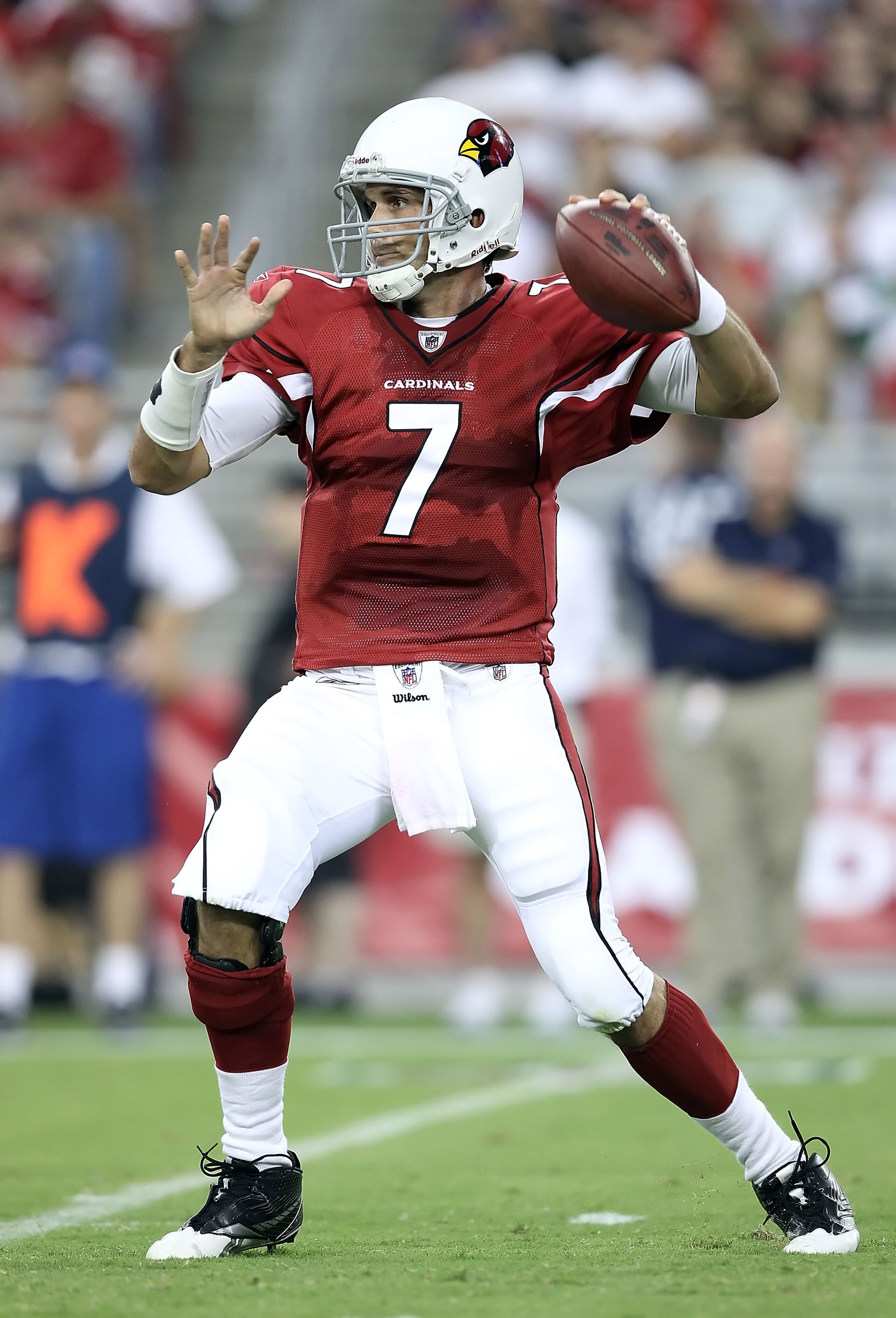 GLENDALE, AZ - AUGUST 14:  Quarterback Matt Leinart #7 of the Arizona Cardinals drops back to pass during preseason NFL game against the Houston Texans at the University of Phoenix Stadium on August 14, 2010 in Glendale, Arizona.  (Photo by Christian Pete