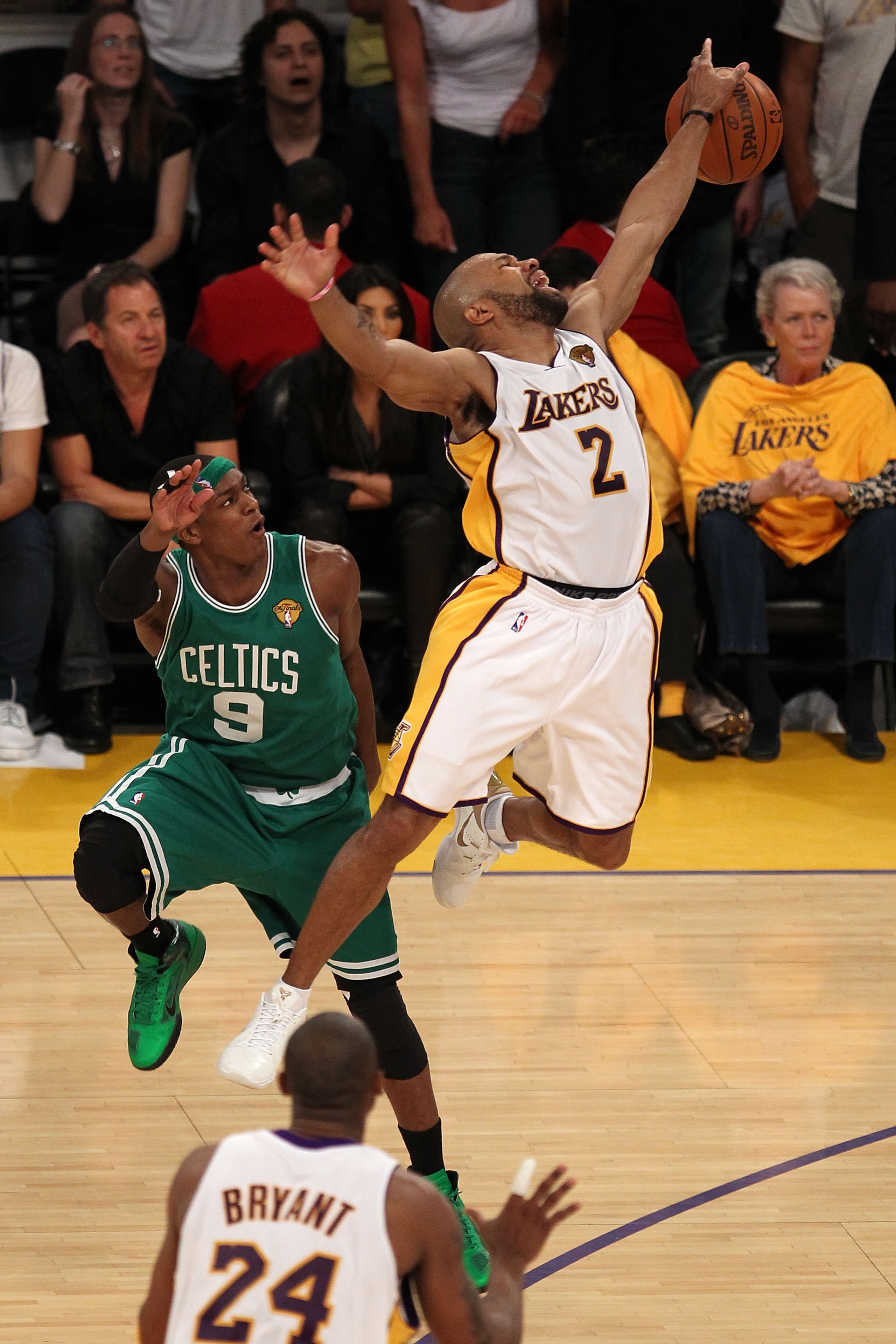 LOS ANGELES, CA - JUNE 06:  Derek Fisher #2 of the Los Angeles Lakers loses the ball against Rajon Rondo #9 of the Boston Celtics in Game Two of the 2010 NBA Finals at Staples Center on June 6, 2010 in Los Angeles, California. NOTE TO USER: User expressly