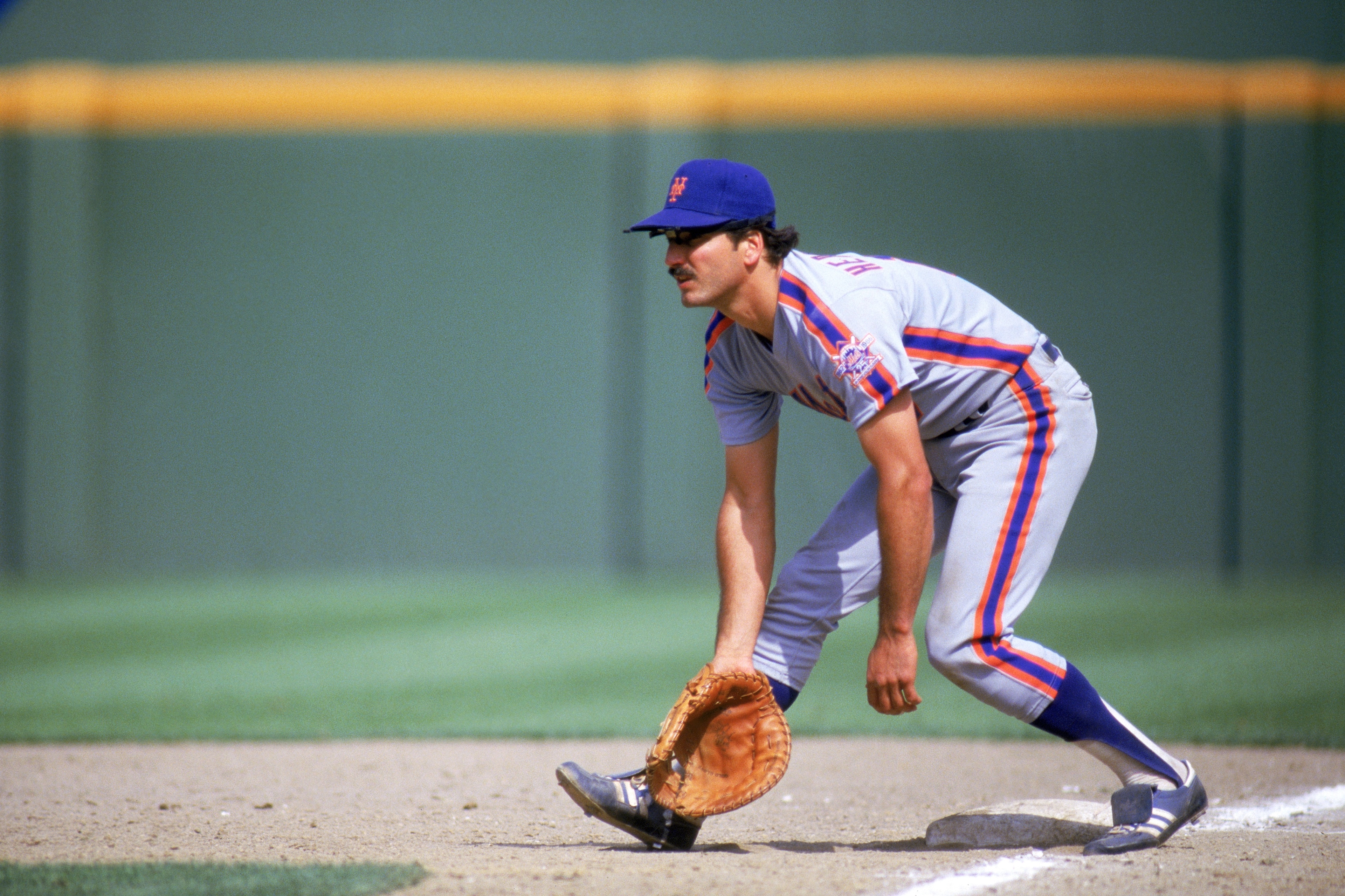 SAN DIEGO - 1986: First baseman Keith Hernandez #17 of the New York Mets fields a grounder during a 1986 game against the San Diego Padres at Jack Murphy Stadium in San Diego, California. (Photo by Stephen Dunn/Getty Images) SAN DIEGO - 1986: First baseman Keith Hernandez #17 of the New York Mets fields a grounder during a 1986 game against the San Diego Padres at Jack Murphy Stadium in San Diego, California. (Photo by Stephen Dunn/Getty Images)