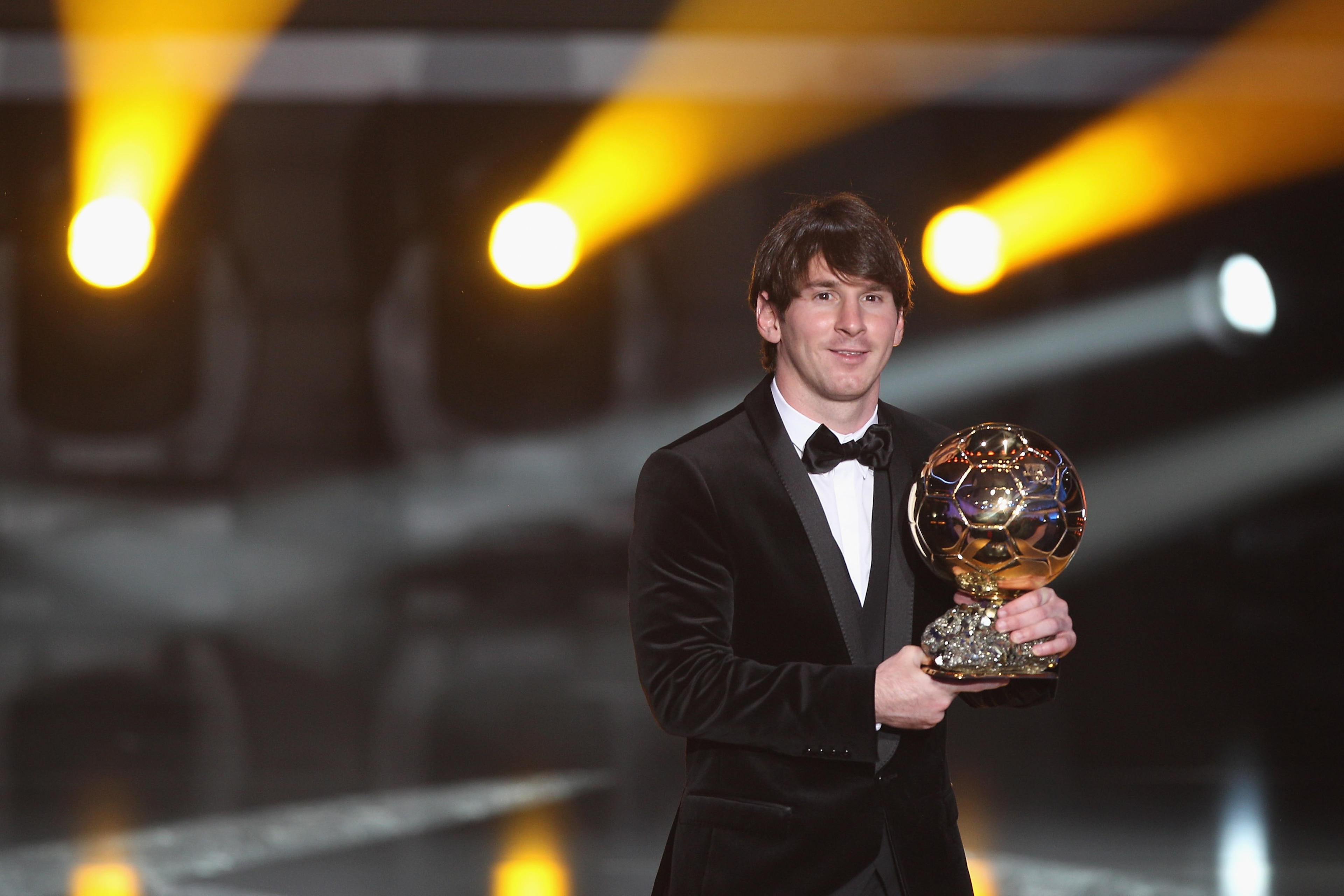 ZURICH, SWITZERLAND - JANUARY 10:  Lionel Messi of Argentina and Barcelona FC receives the men's player of the year award during the FIFA Ballon d'or Gala at the Zurich Kongresshaus on January 10, 2011 in Zurich, Switzerland.  (Photo by Michael Steele/Get