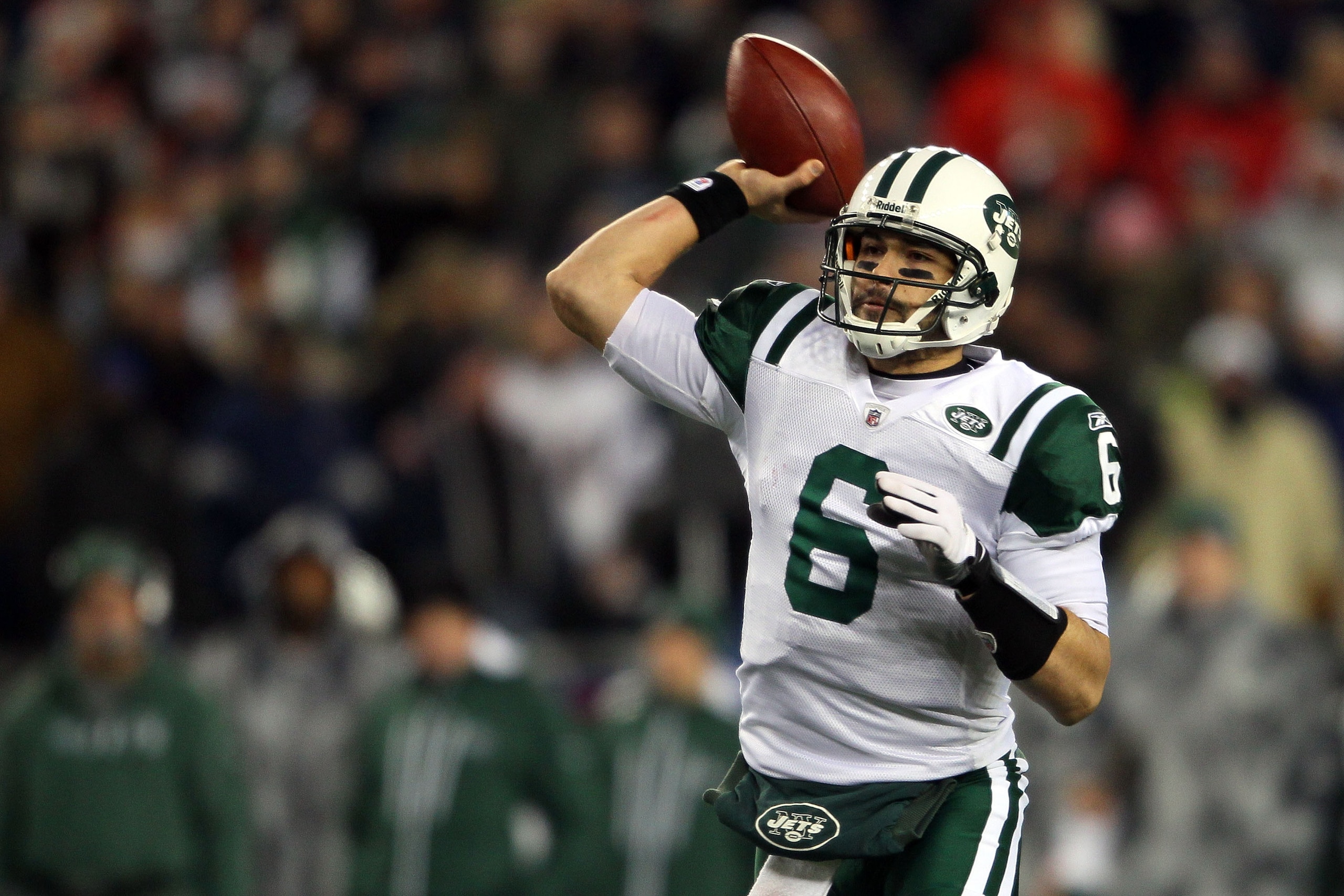 FOXBORO, MA - JANUARY 16:  Mark Sanchez #6 of the New York Jets drops back against the New England Patriots during their 2011 AFC divisional playoff game at Gillette Stadium on January 16, 2011 in Foxboro, Massachusetts.  (Photo by Elsa/Getty Images)