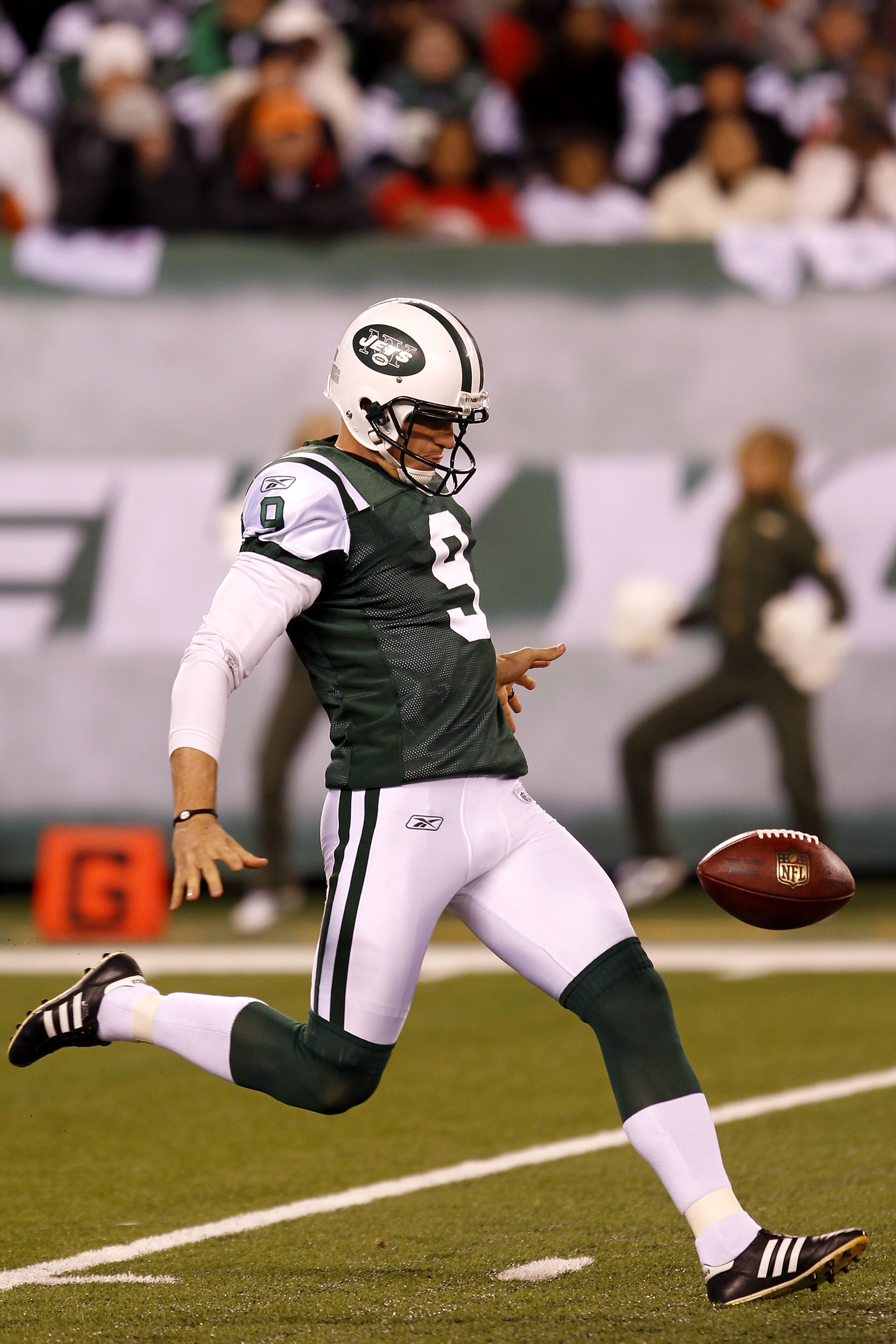 EAST RUTHERFORD, NJ - NOVEMBER 25: Steve Weatherford #9 of the New York Jets punts against the Cincinnati Bengals at New Meadowlands Stadium on November 25, 2010 in East Rutherford, New Jersey. The Jets defeated the Bengal 26-10. (Photo by Chris Trotman EAST RUTHERFORD, NJ - NOVEMBER 25: Steve Weatherford #9 of the New York Jets punts against the Cincinnati Bengals at New Meadowlands Stadium on November 25, 2010 in East Rutherford, New Jersey. The Jets defeated the Bengal 26-10. (Photo by Chris Trotman