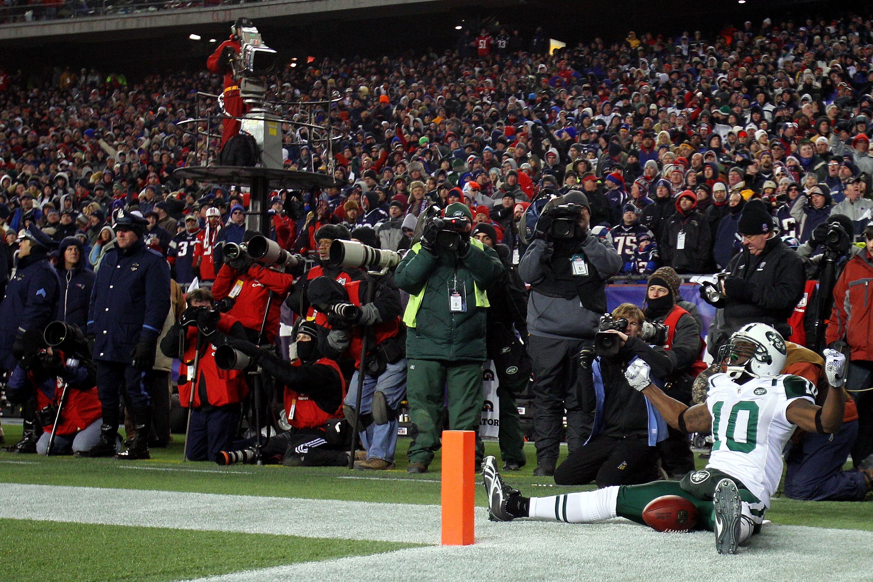 FOXBORO, MA - JANUARY 16:  Santonio Holmes #10 of the New York Jets celebrates his fourth quarter touchdown against the New England Patriots during their 2011 AFC divisional playoff game at Gillette Stadium on January 16, 2011 in Foxboro, Massachusetts.