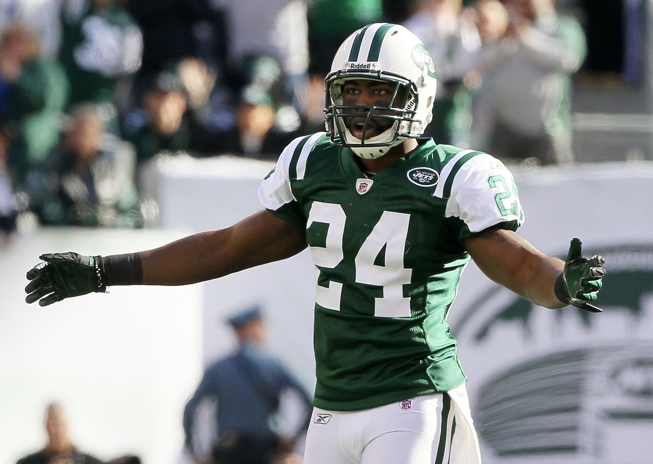 EAST RUTHERFORD, NJ - OCTOBER 31:  Darrelle Revis #24 of the New York Jets reacts against the Green Bay Packers on October 31, 2010 at the New Meadowlands Stadium in East Rutherford, New Jersey.  (Photo by Jim McIsaac/Getty Images)