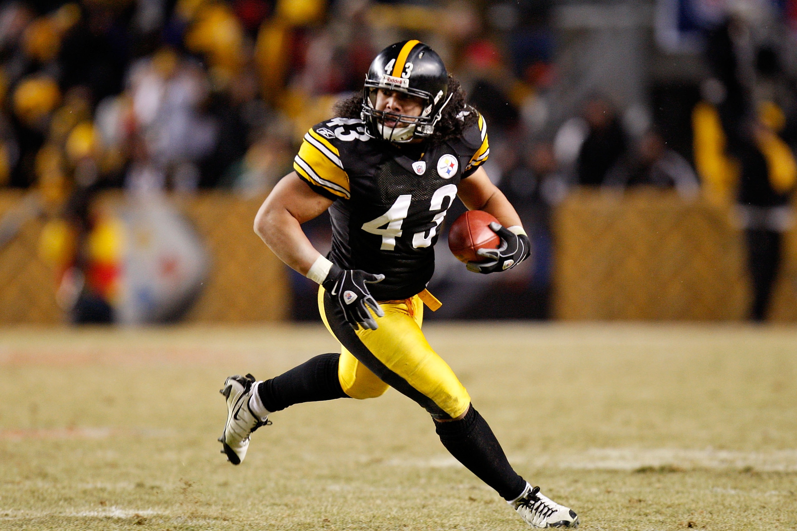 PITTSBURGH - JANUARY 18:  Troy Polamalu #43 of the Pittsburgh Steelers returns an interception 40 yards for a touchdown against the Baltimore Ravens during the fourth quarter of the AFC championship game on January 18, 2009 at Heinz Field in Pittsburgh, P