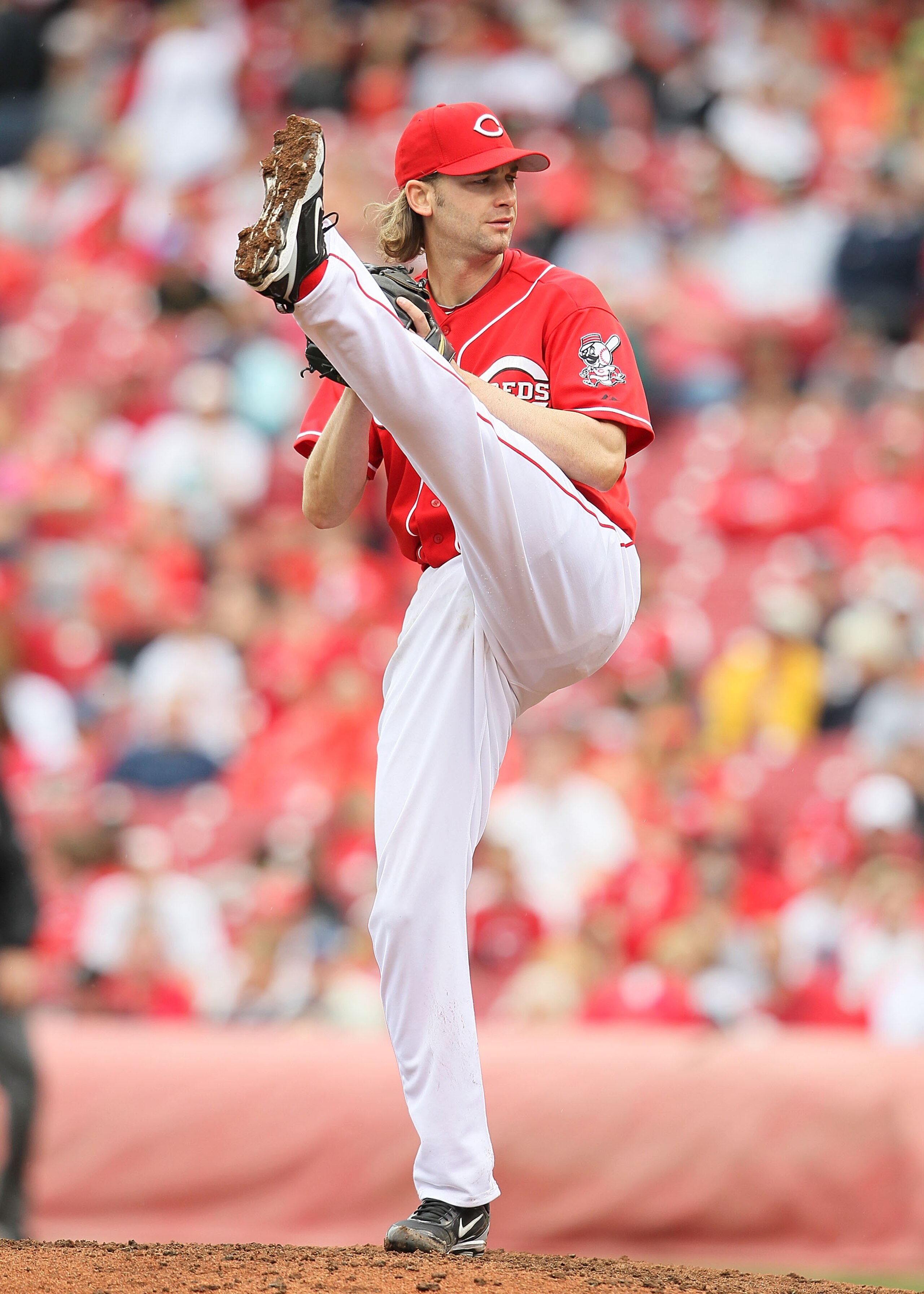 CINCINNATI - MAY 16:  Bronson Arroyo #61 of the Cincinnati Reds throws a pitch during the game against the St. Louis Cardinals at Great American Ball Park on May 16, 2010 in Cincinnati, Ohio.  (Photo by Andy Lyons/Getty Images)