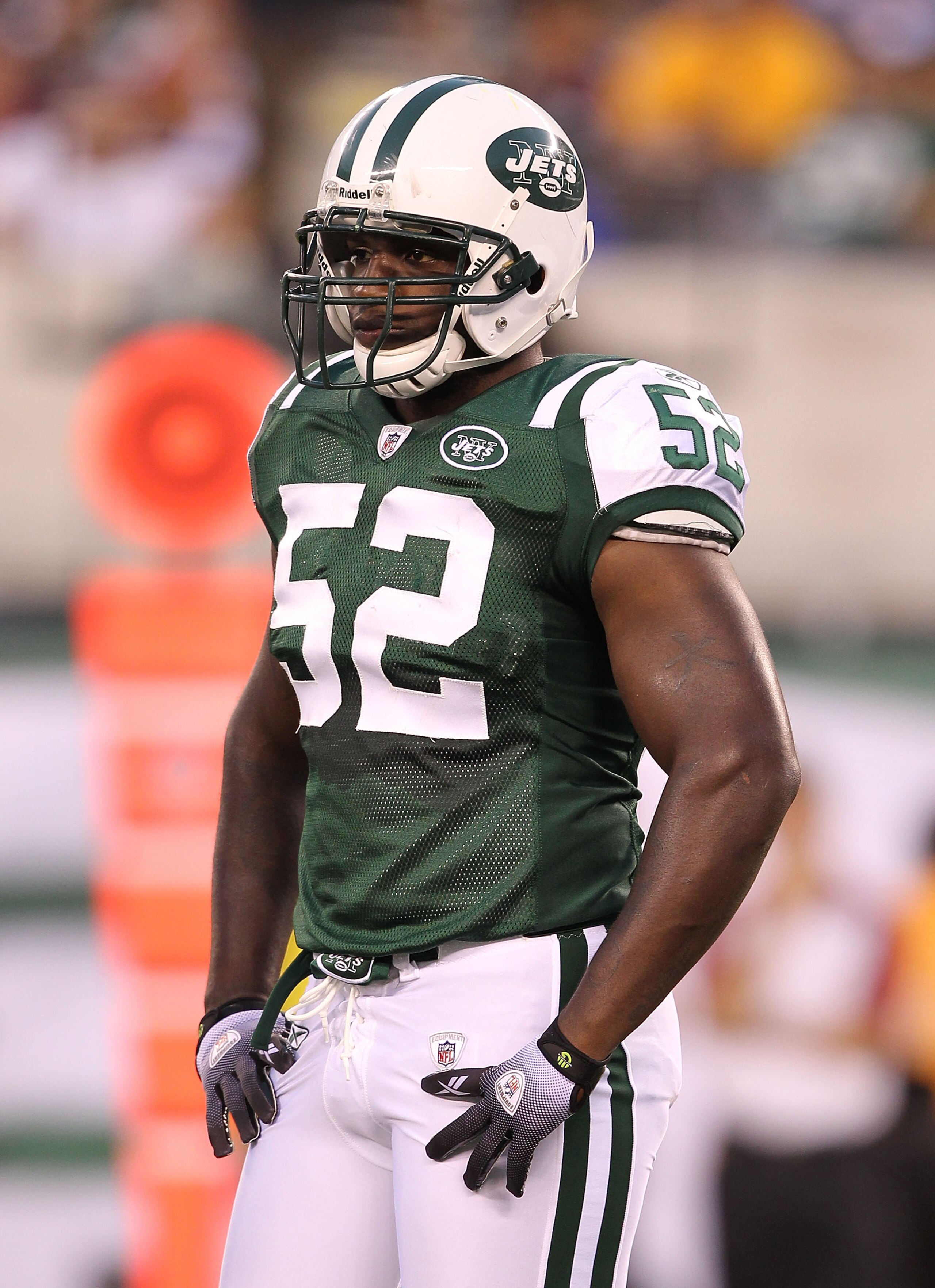EAST RUTHERFORD, NJ - AUGUST 27:  David Harris #52 of the New York Jets in action against the Washington Redskins  during their preseason game on August 27, 2010 at the New Meadowlands Stadium  in East Rutherford, New Jersey.  (Photo by Al Bello/Getty Ima