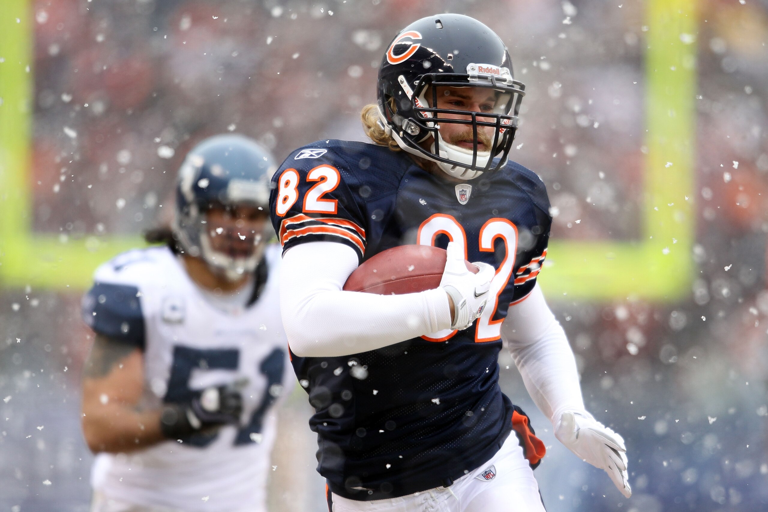 CHICAGO, IL - JANUARY 16:  Tight end Greg Olsen #82 of the Chicago Bears runs after a catch for 33-yards against the Seattle Seahawks in the first quarter of the 2011 NFC divisional playoff game at Soldier Field on January 16, 2011 in Chicago, Illinois.
