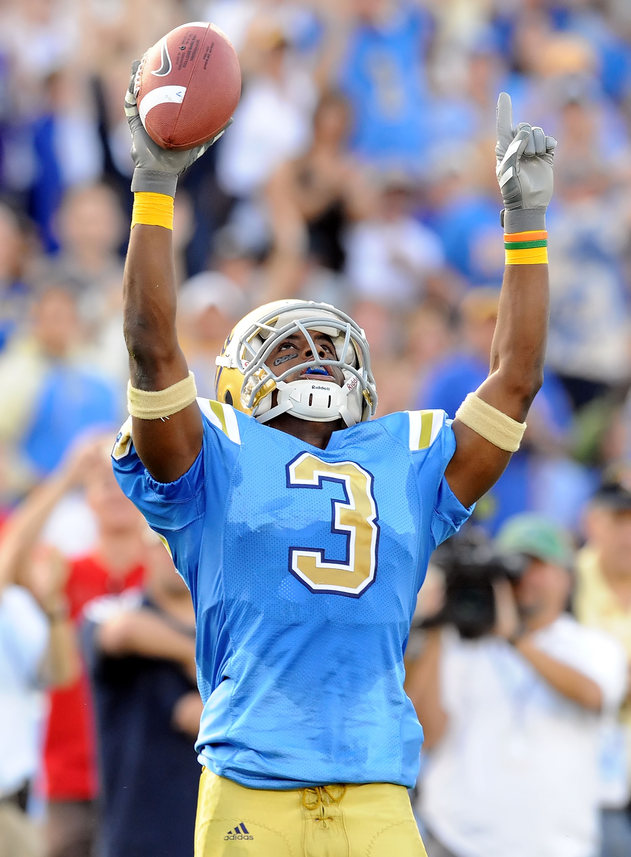 PASADENA, CA - NOVEMBER 08:   Rahim Moore #3 of the UCLA Bruins celebrates after an interception against the Oregon State Beavers at the Pasadena Rose Bowl on November 8, 2008 in Pasadena, California.  (Photo by Lisa Blumenfeld/Getty Images)