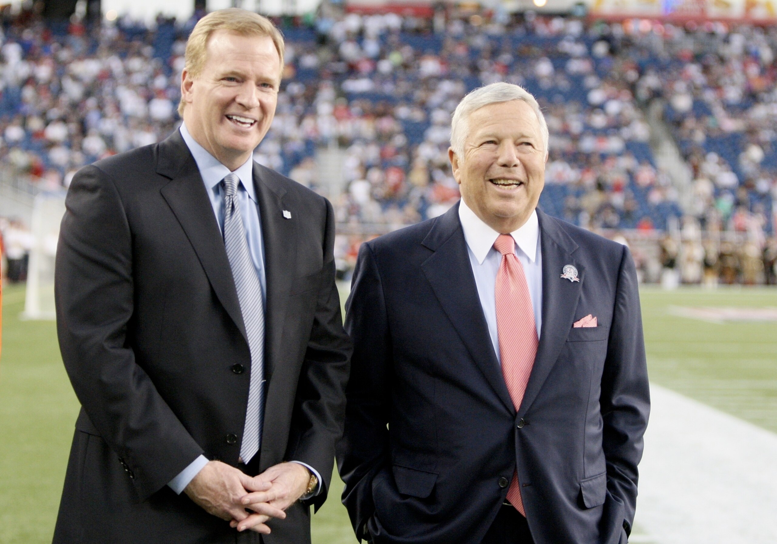 FOXBORO, MA - SEPTEMBER 14:  NFL commissionr Roger Goodell and team owner Robert Kraft of the New England Patriots stand on the sidelines before the start of the game against the Buffalo Bills on September 14, 2009 at Gillette Stadium in Foxboro, Massachu