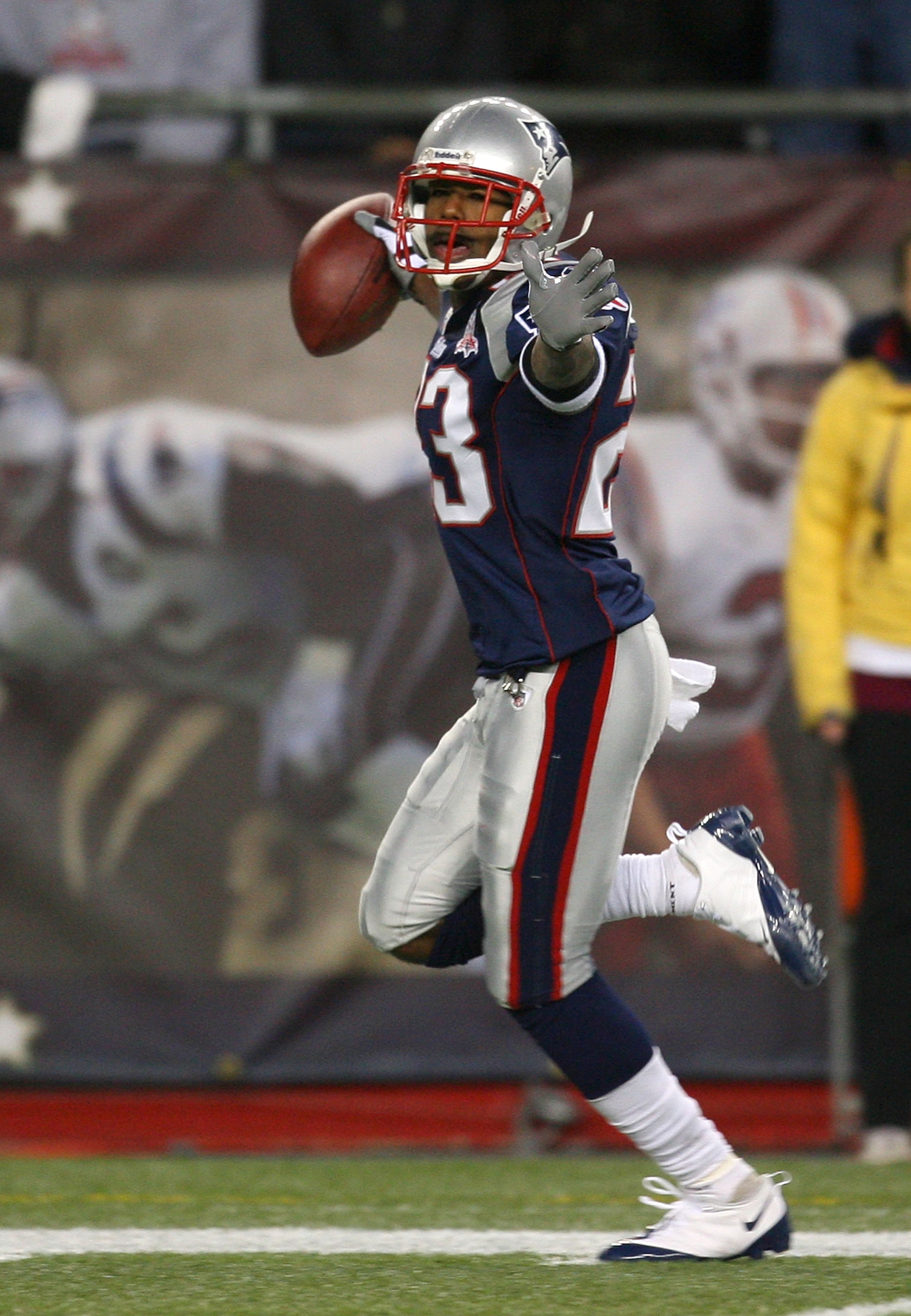FOXBORO, MA - NOVEMBER 22:  Leigh Bodden #23 of the New England Patriots intercepts  and scores a touchdwon during a game against the New York Jets at Gillette Stadium on November 22, 2009 in Foxboro, Massachusetts. (Photo by Jim Rogash/Getty Images)