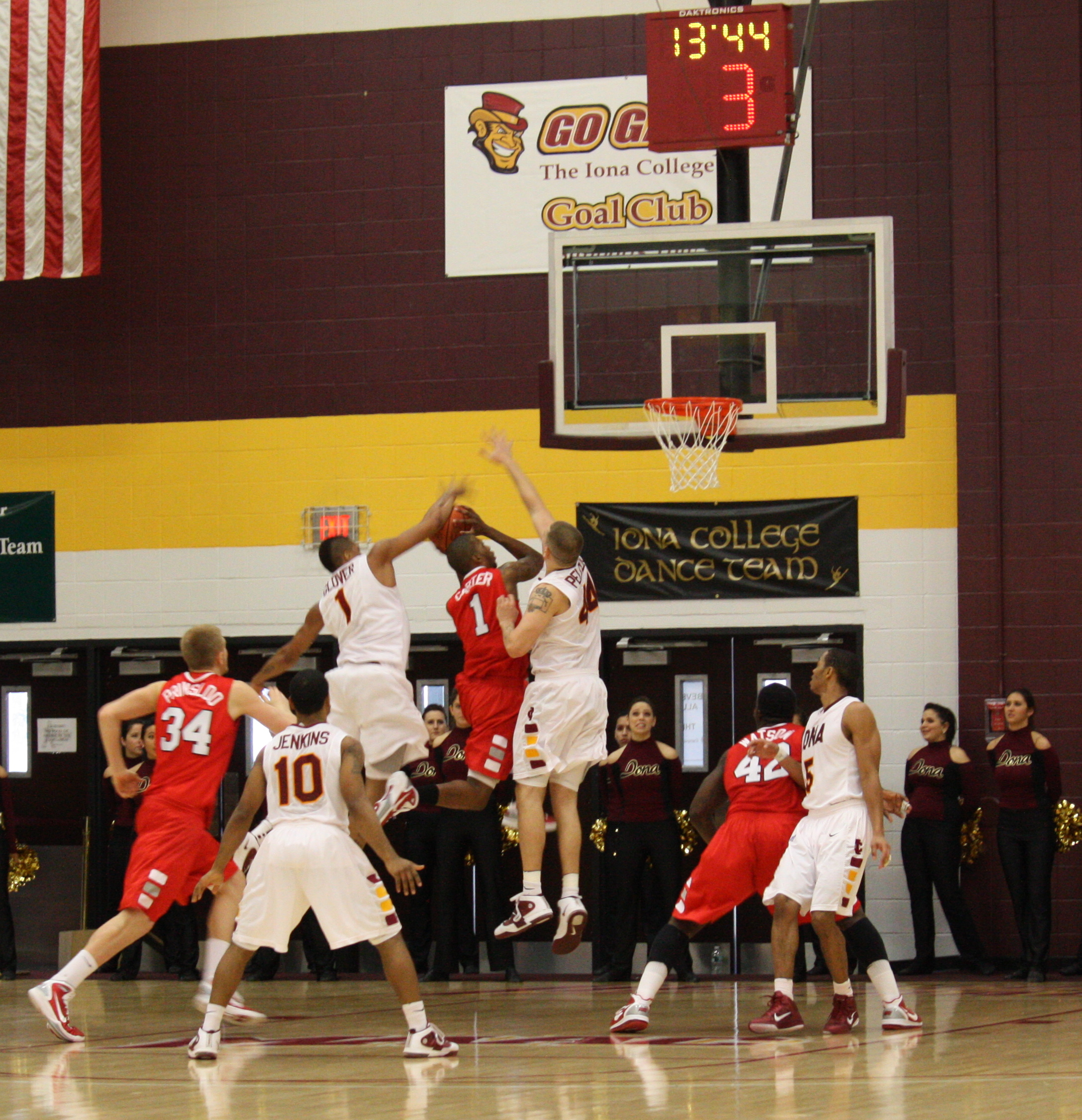 #1 Glover and #44 Pelcher Provide Iona Aggressive Defense