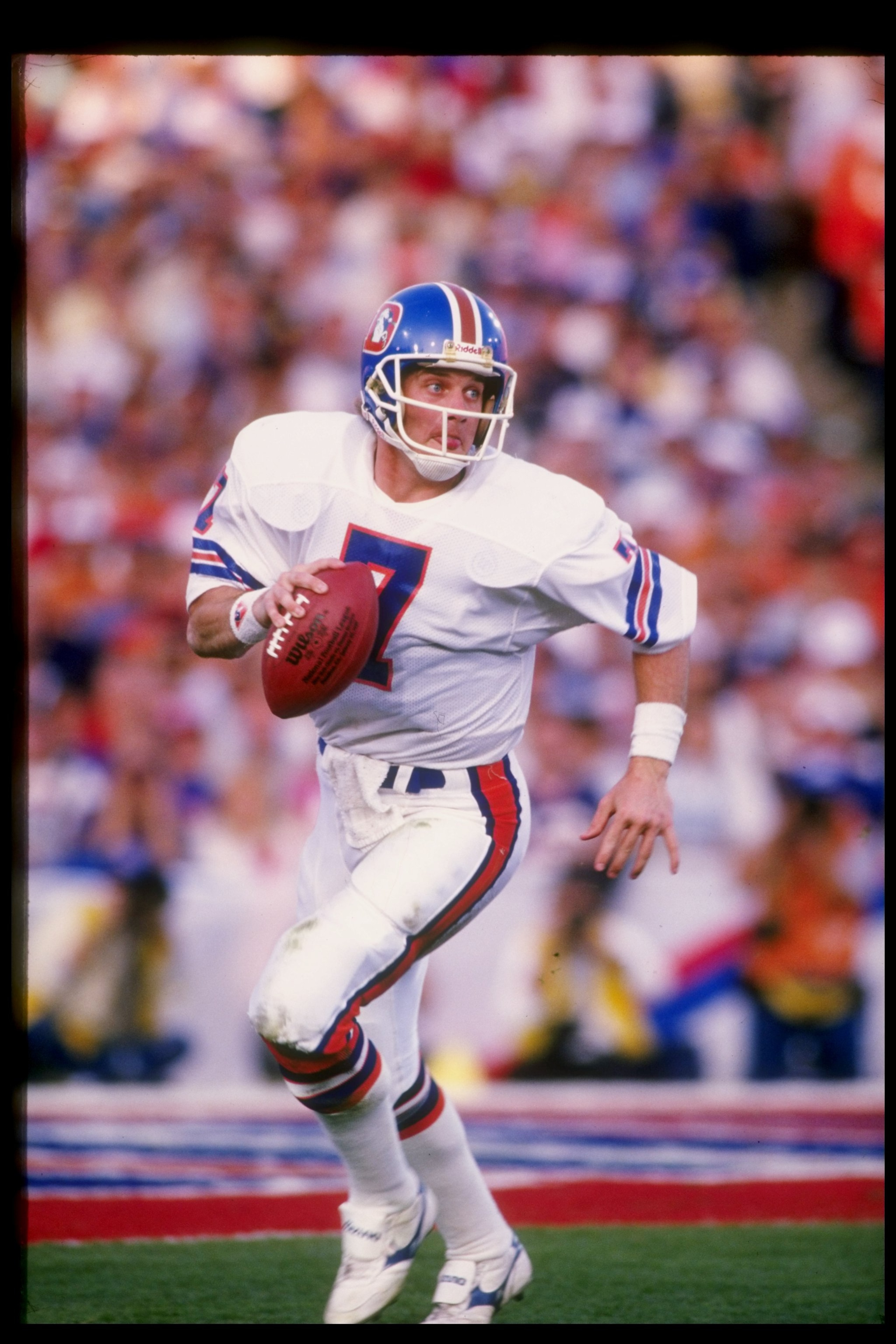 1986:  Quarterback John Elway of the Denver Broncos rolls out of the pocket during a game. Mandatory Credit: Mike Powell  /Allsport