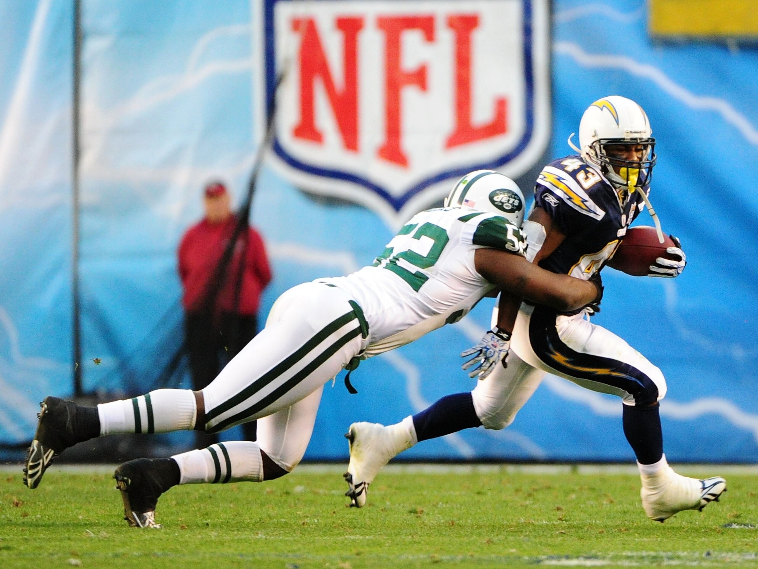 SAN DIEGO - JANUARY 17:  Running back Darren Sproles #43 of the San Diego Chargers runs with the ball as linebacker David Harris #52 of the New York Jets tackles him during the AFC Divisional Playoff Game at Qualcomm Stadium on January 17, 2010 in San Die