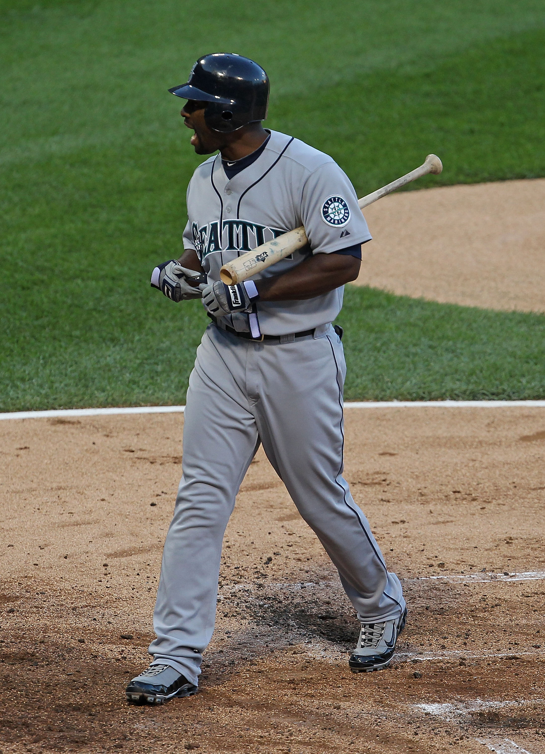 CHICAGO - JULY 26: Milton Bradley #15 of the Seattle Mariners yells at the umpire after being called out on strikes against the Chicago White Sox at U.S. Cellular Field on July 26, 2010 in Chicago, Illinois. (Photo by Jonathan Daniel/Getty Images)