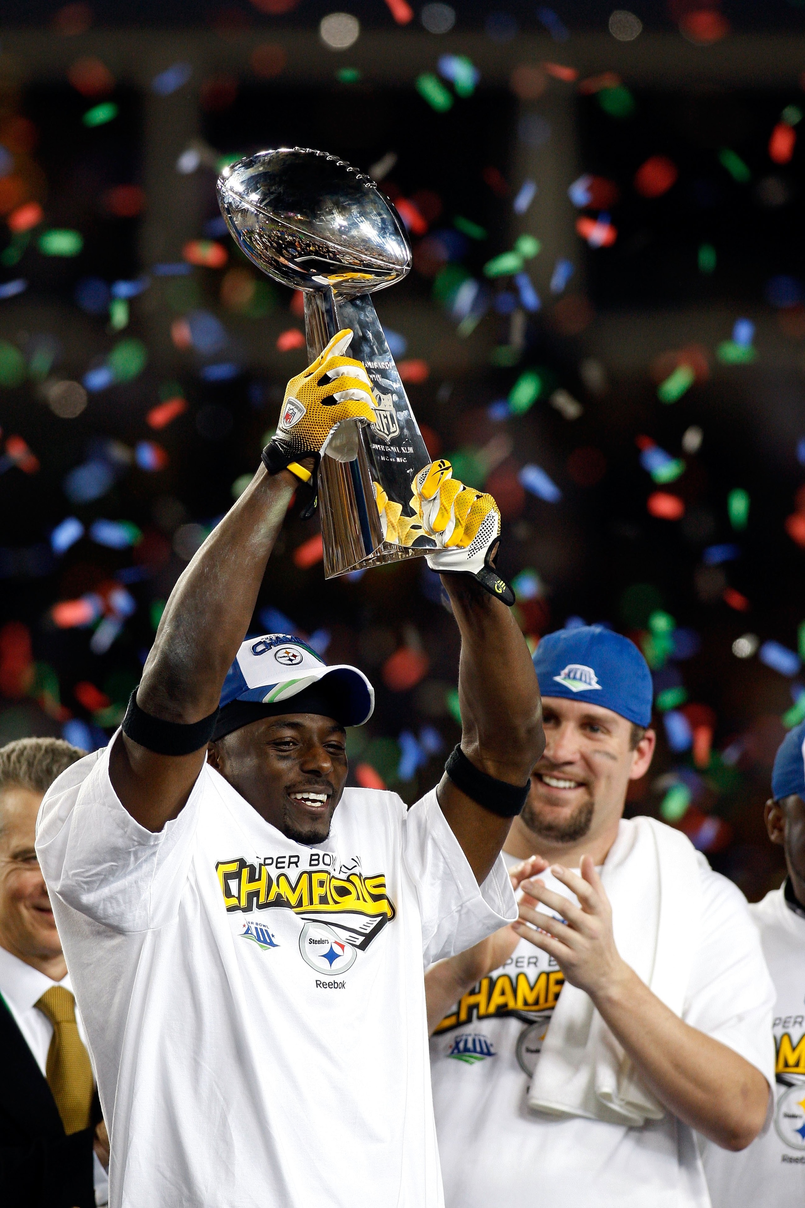 TAMPA, FL - FEBRUARY 01:  Super Bowl MVP Santonio Holmes #10 (L) and Quarterback Ben Roethlisberger #7  of the Pittsburgh Steelers celebrate with the Vince Lombardi trophy after they defeated the Arizona Cardinals 27-23 during Super Bowl XLIII on February