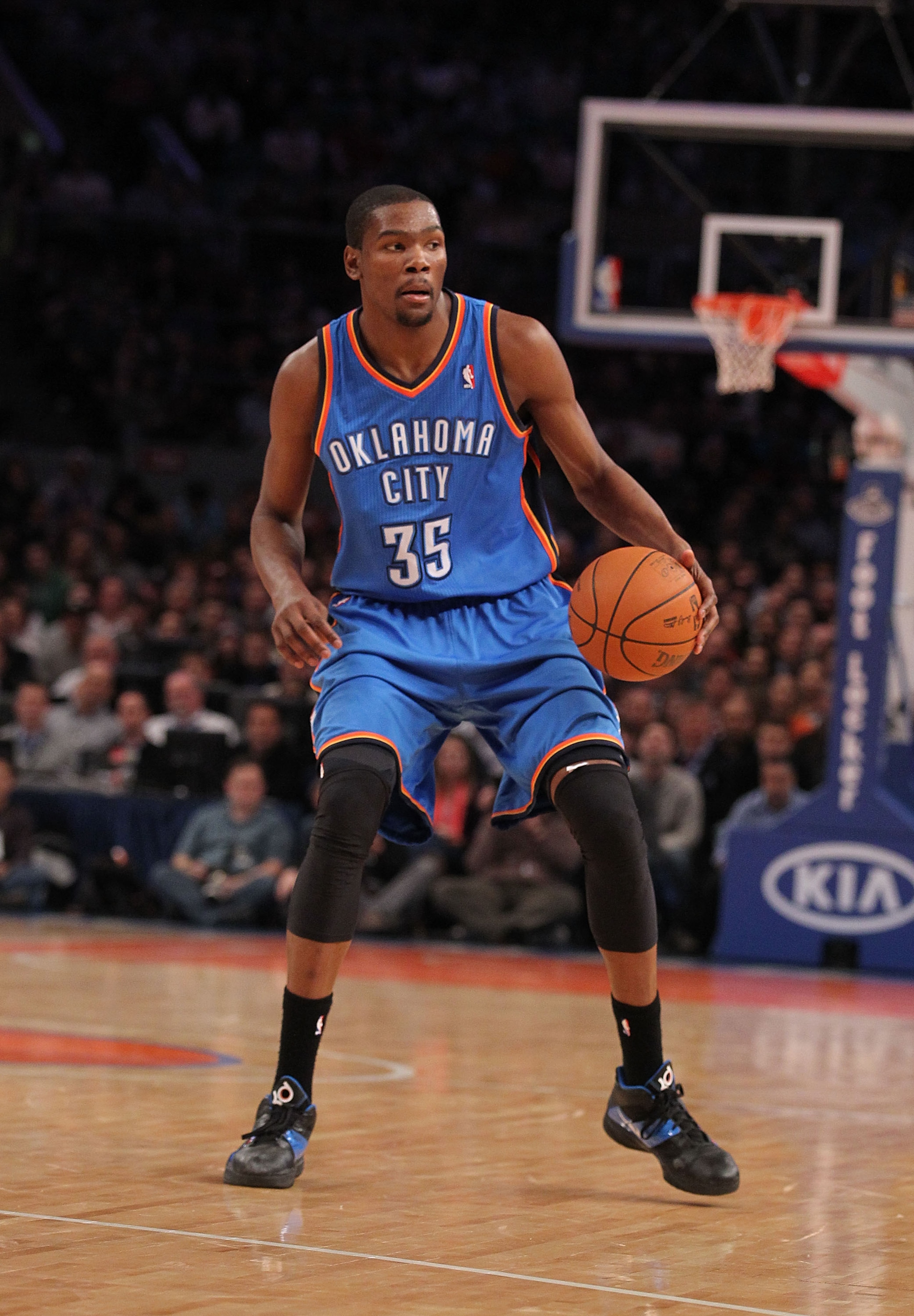 NEW YORK - DECEMBER 22:  Kevin Durant of the Oklahoma City Thunder in action against the New York Knicks at Madison Square Garden on December 22, 2010 in New York, New York.   NOTE TO USER: User expressly acknowledges and agrees that, by downloading and/o