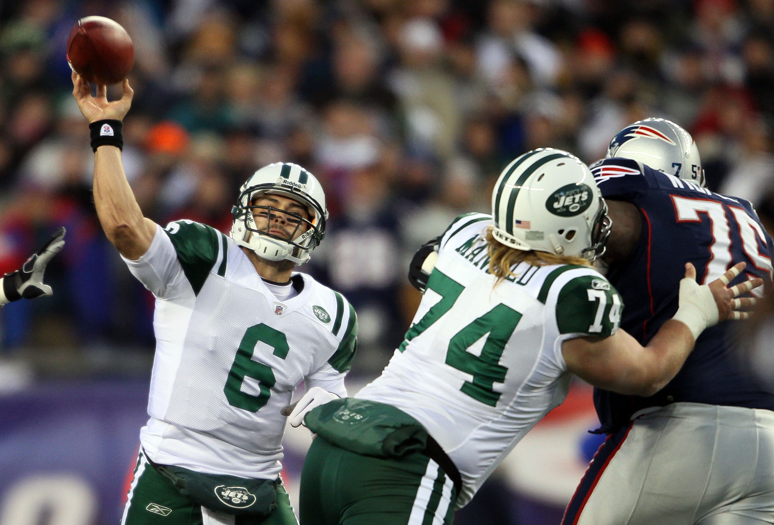 FOXBORO, MA - JANUARY 16:  Mark Sanchez #6 of the New York Jets passes against the New England Patriots during their 2011 AFC divisional playoff game at Gillette Stadium on January 16, 2011 in Foxboro, Massachusetts.  (Photo by Elsa/Getty Images)
