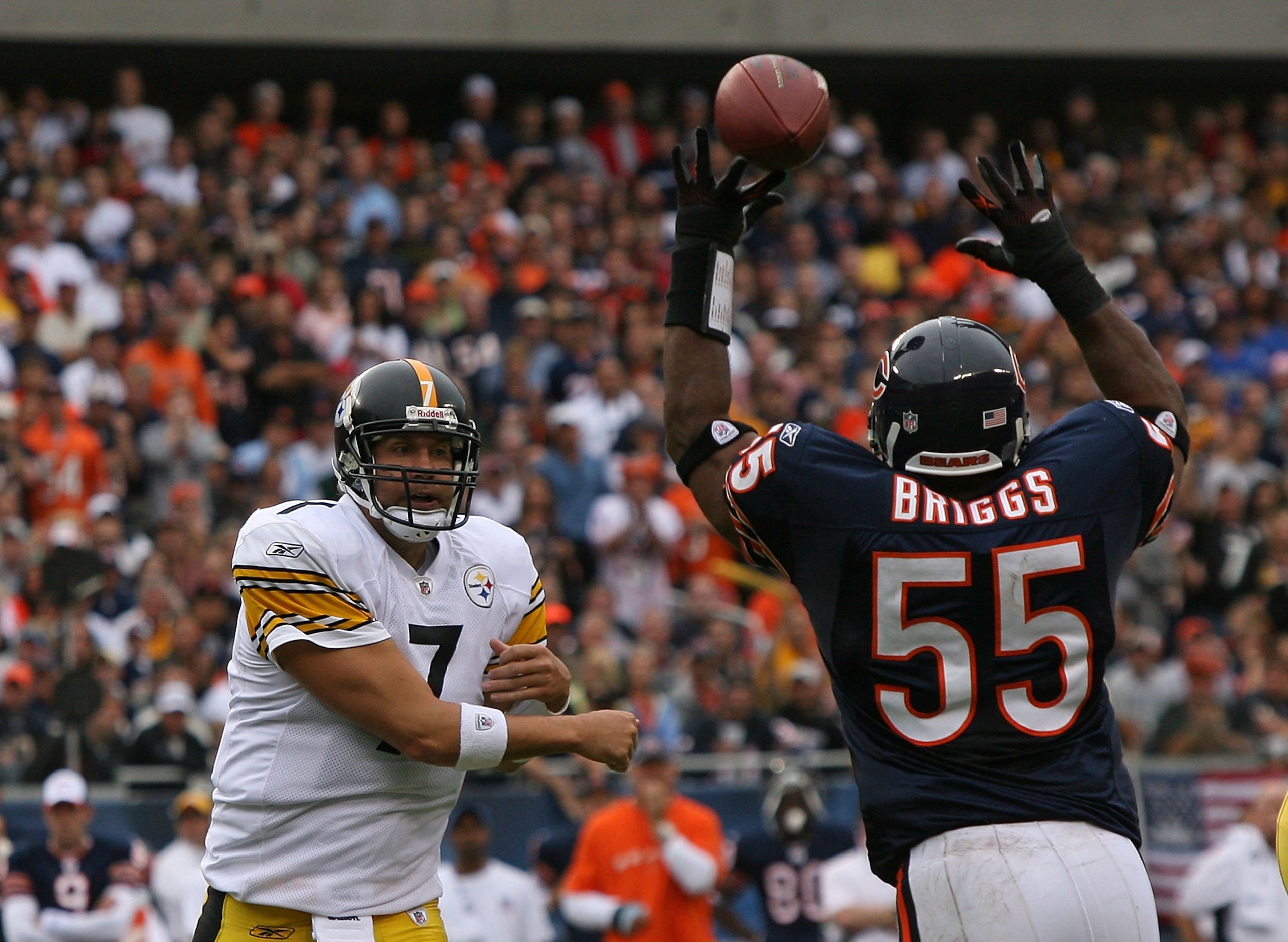 CHICAGO - SEPTEMBER 20: Ben Roethlisberger #7 of the Pittsburgh Steelers throws a pass over Lance Briggs #55 of the Chicago Bears on September 20, 2009 at Soldier Field in Chicago, Illinois. The Bears defeated the Steelers 17-14. (Photo by Jonathan Daniel