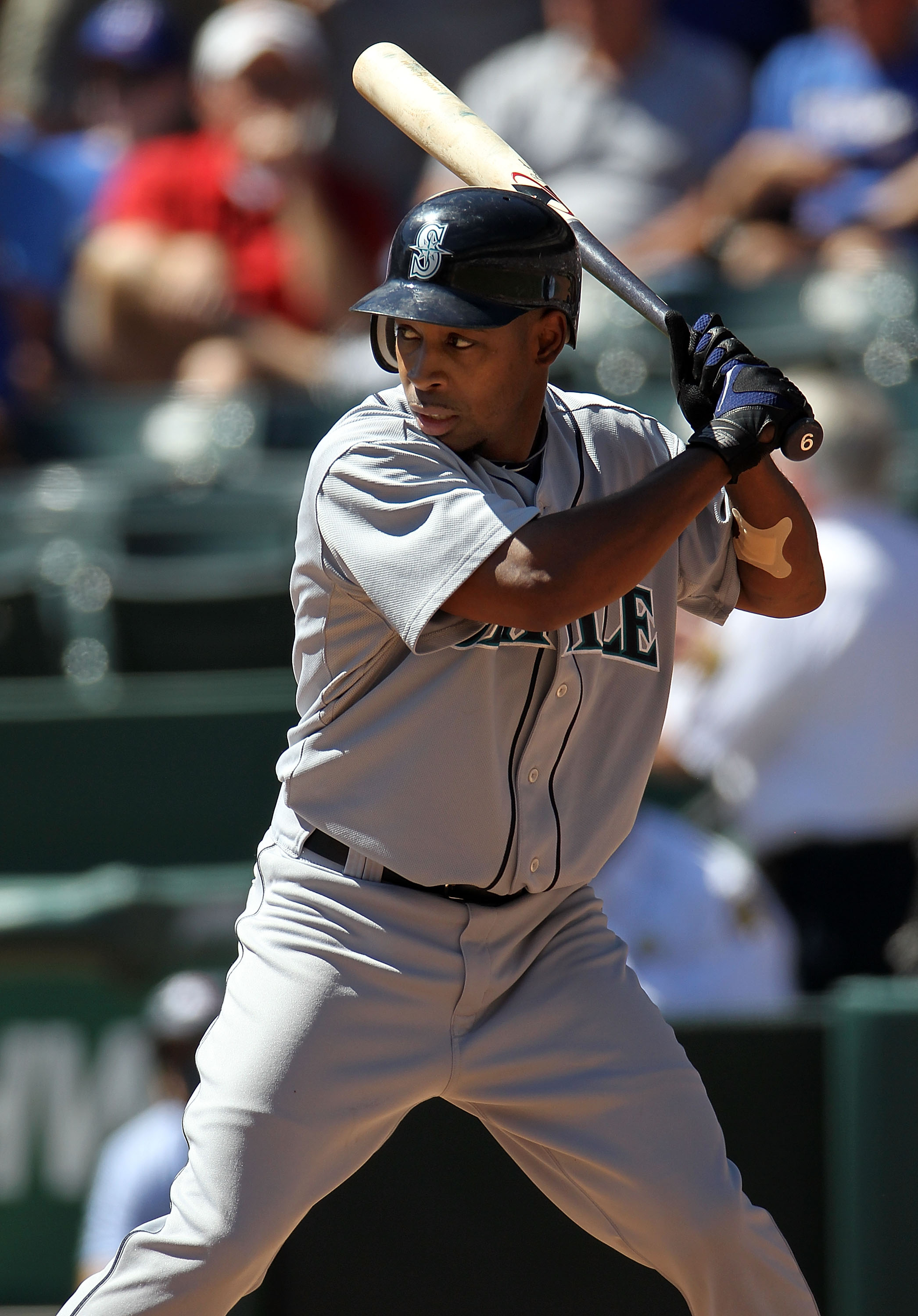 ARLINGTON, TX - SEPTEMBER 29:  Chone Figgins #9 of the Seattle Mariners at Rangers Ballpark in Arlington on September 29, 2010 in Arlington, Texas.  (Photo by Ronald Martinez/Getty Images)