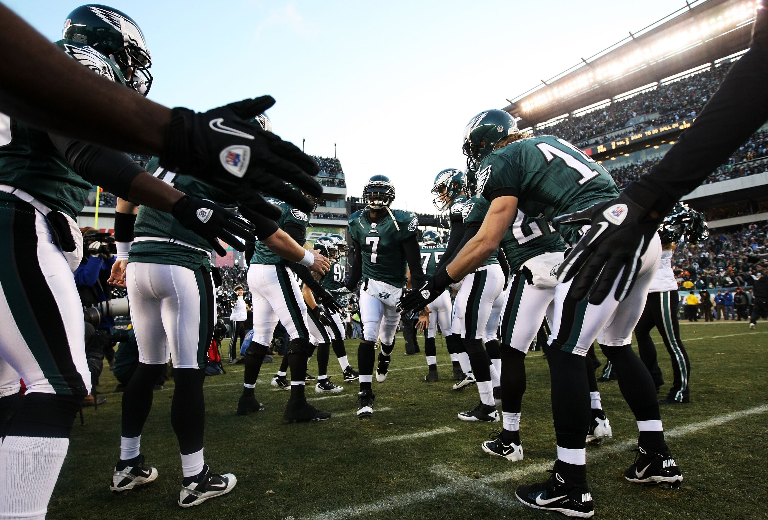 PHILADELPHIA, PA - JANUARY 09: Michael Vick #7 of the Philadelphia Eagles takes the field before playing against the Green Bay Packers in the 2011 NFC wild card playoff game at Lincoln Financial Field on January 9, 2011 in Philadelphia, Pennsylvania. (P PHILADELPHIA, PA - JANUARY 09: Michael Vick #7 of the Philadelphia Eagles takes the field before playing against the Green Bay Packers in the 2011 NFC wild card playoff game at Lincoln Financial Field on January 9, 2011 in Philadelphia, Pennsylvania. (P