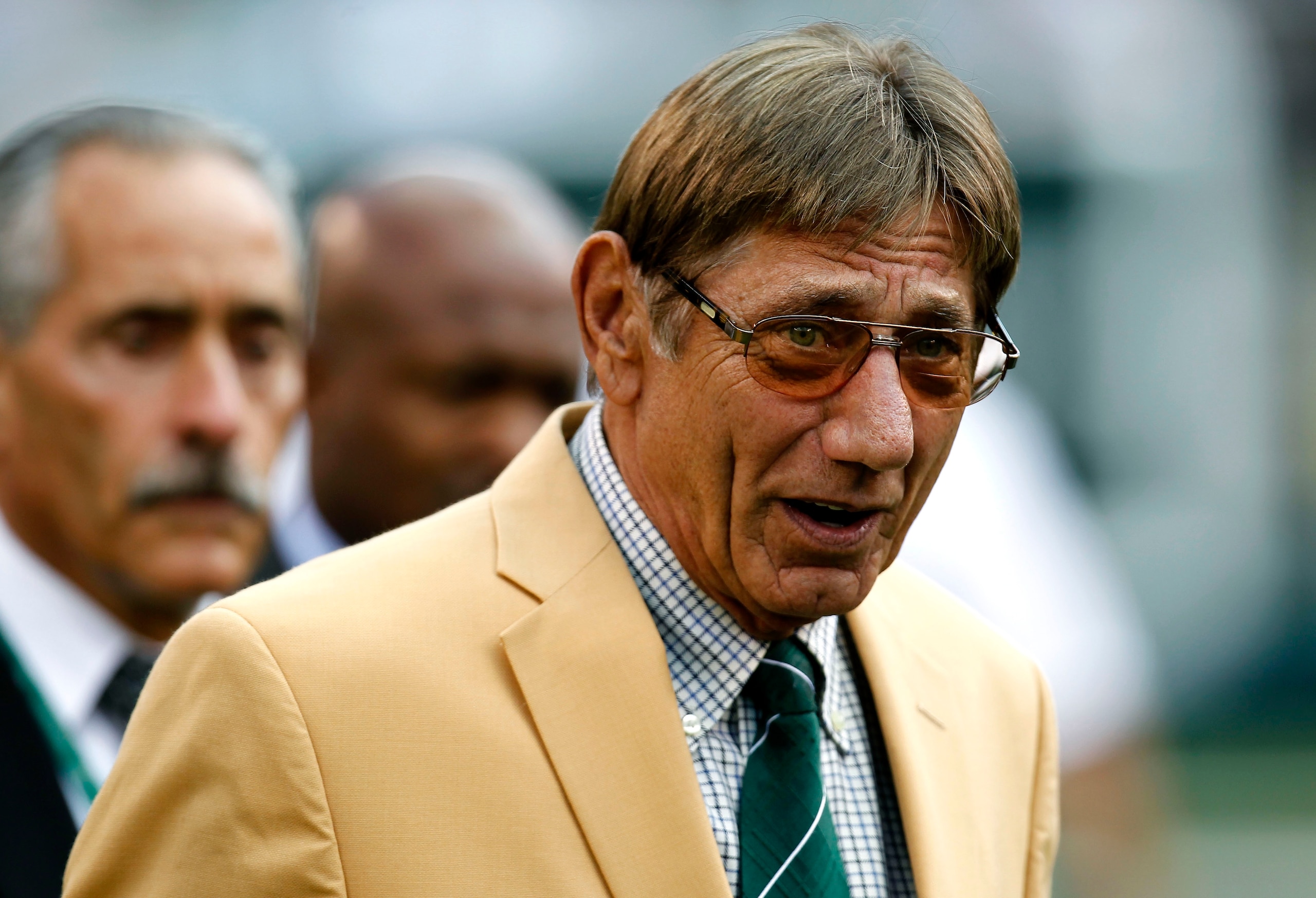 EAST RUTHERFORD, NJ - SEPTEMBER 09:  New York Jets legend Joe Namath acknowledges fans at a ceremony to celebrate Curtis Martin's induction into the Pro Football Hall of Fame during halftime of the New York Jets season opener against the Buffalo Bills at 