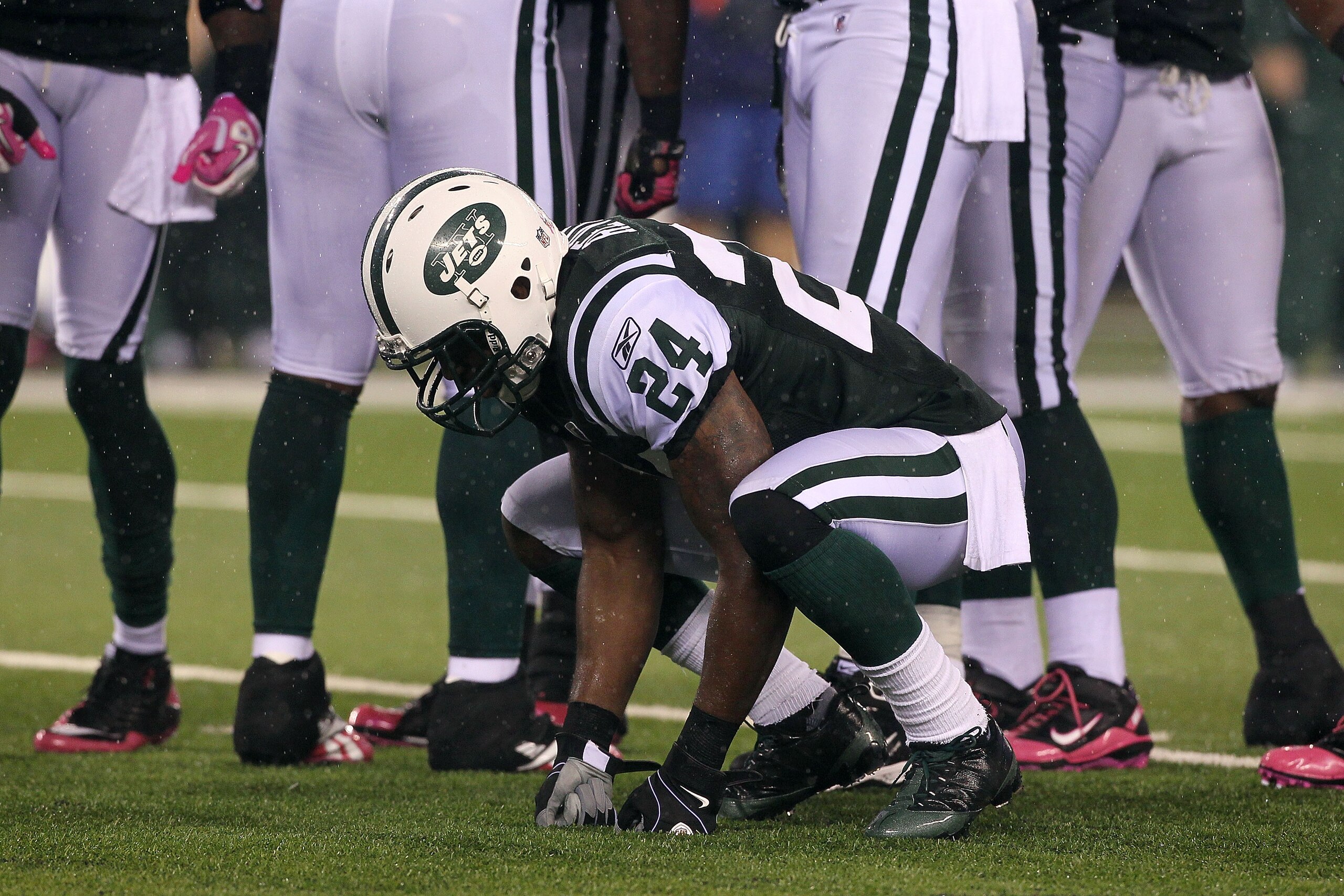EAST RUTHERFORD, NJ - OCTOBER 11: Darrelle Revis #24 of the New York Jets stretches on the field against the Minnesota Vikings at New Meadowlands Stadium on October 11, 2010 in East Rutherford, New Jersey. The Jets won 29-20. (Photo by Jim McIsaac/Getty EAST RUTHERFORD, NJ - OCTOBER 11: Darrelle Revis #24 of the New York Jets stretches on the field against the Minnesota Vikings at New Meadowlands Stadium on October 11, 2010 in East Rutherford, New Jersey. The Jets won 29-20. (Photo by Jim McIsaac/Getty
