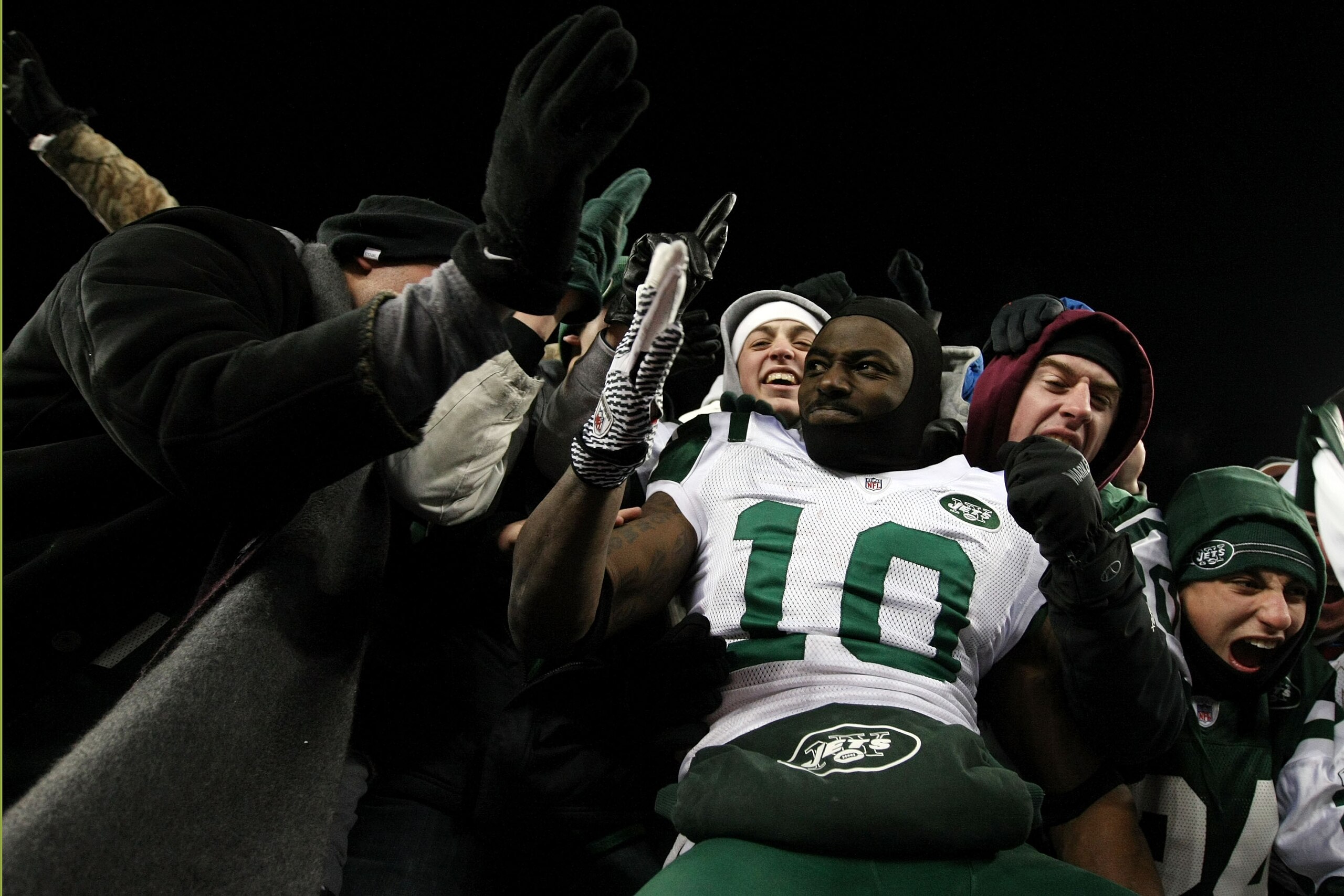 FOXBORO, MA - JANUARY 16: Santonio Holmes #10 of the New York Jets celebrates with fans after the Jets defeated the Patriots 28 to 21 in their 2011 AFC divisional playoff game at Gillette Stadium on January 16, 2011 in Foxboro, Massachusetts. (Photo by A FOXBORO, MA - JANUARY 16: Santonio Holmes #10 of the New York Jets celebrates with fans after the Jets defeated the Patriots 28 to 21 in their 2011 AFC divisional playoff game at Gillette Stadium on January 16, 2011 in Foxboro, Massachusetts. (Photo by A