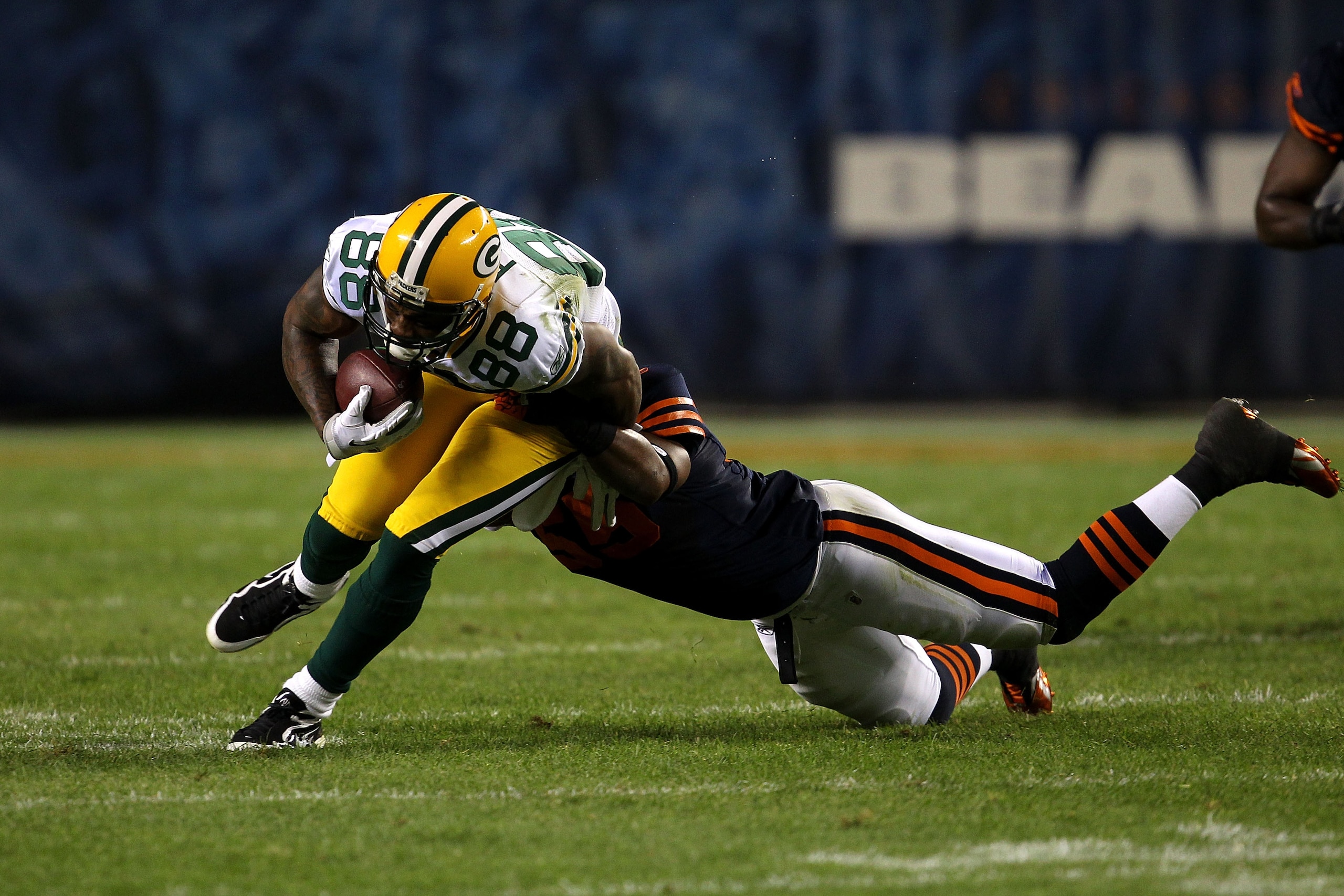 CHICAGO - SEPTEMBER 27:  Jermichael Finley #88 of the Green Bay Packers makes a reception against Lance Briggs #55 of the Chicago Bears at Soldier Field on September 27, 2010 in Chicago, Illinois. The Bears won 20-17.  (Photo by Jonathan Daniel/Getty Imag
