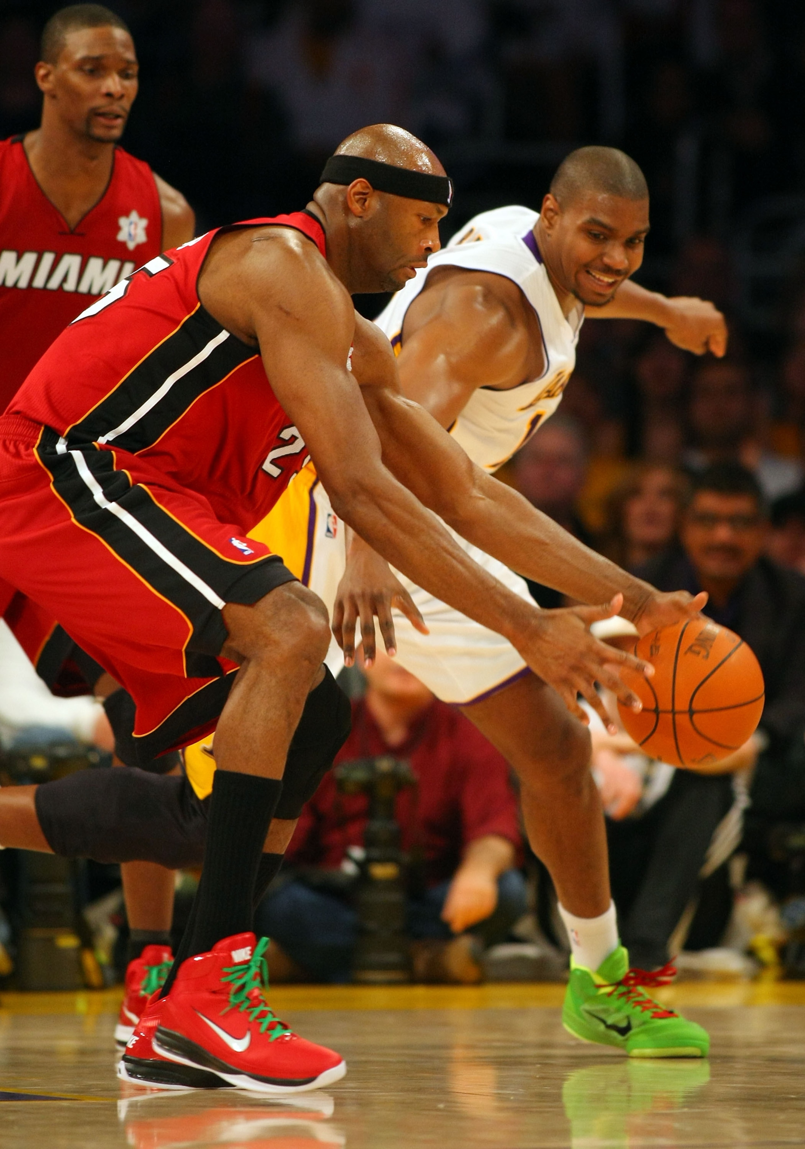 LOS ANGELES, CA - DECEMBER 25:  Erick Dampier #25 of the Miami Heat looks to control the ball under pressure from Andrew Bynum #17 of the Los Angeles Lakers during the NBA game at Staples Center on December 25, 2010 in Los Angeles, California.  The Heat d