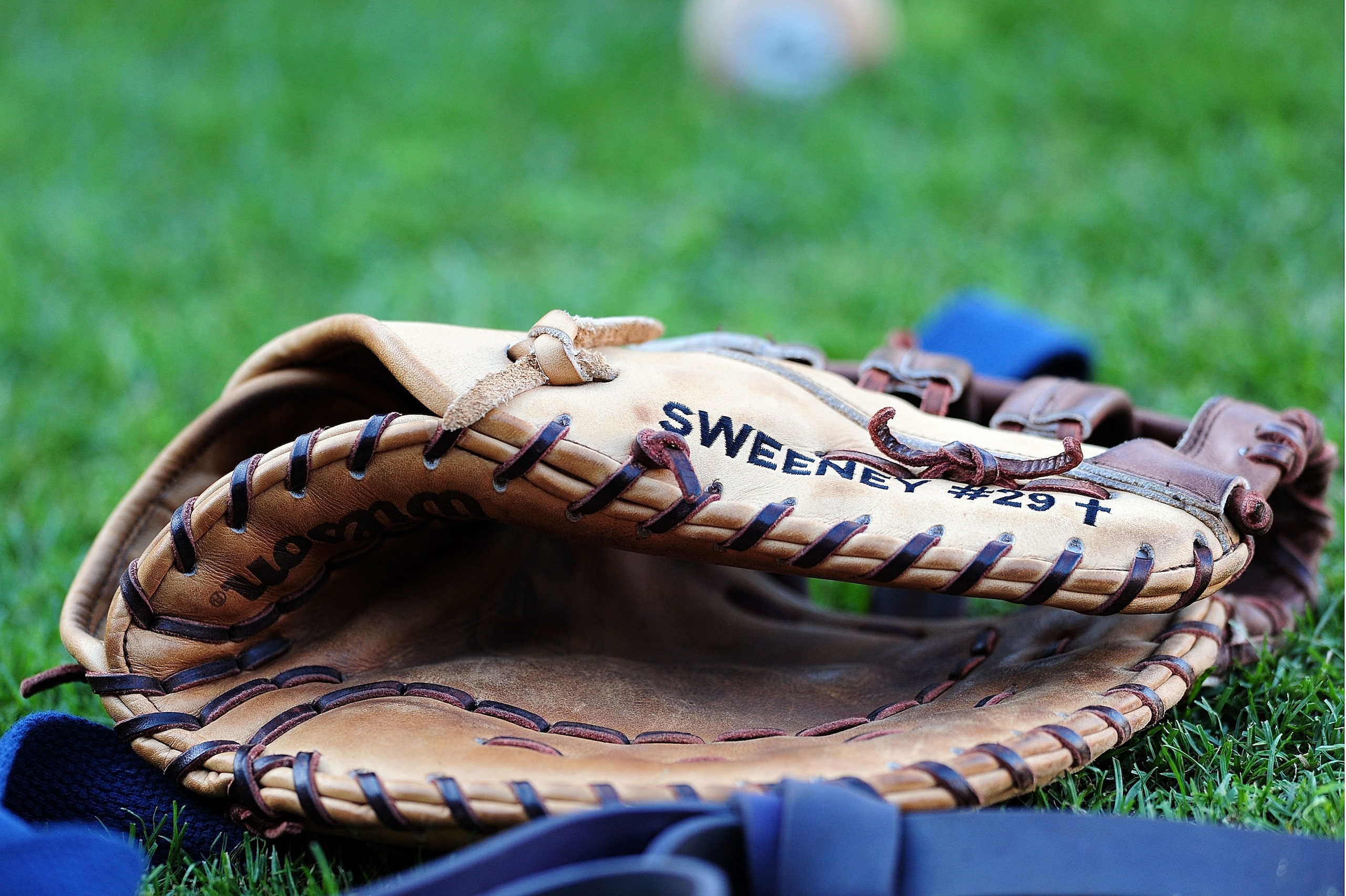 ANAHEIM, CA - SEPTEMBER 09: The mitt of Mike Sweeney #5 of the Seattle Mariners lays on the ground while he warms up before the game against the Los Angeles Angeles of Aneheim on September 9, 2009 in Anaheim, California. (Photo by Jacob de Golish/Getty I ANAHEIM, CA - SEPTEMBER 09: The mitt of Mike Sweeney #5 of the Seattle Mariners lays on the ground while he warms up before the game against the Los Angeles Angeles of Aneheim on September 9, 2009 in Anaheim, California. (Photo by Jacob de Golish/Getty I