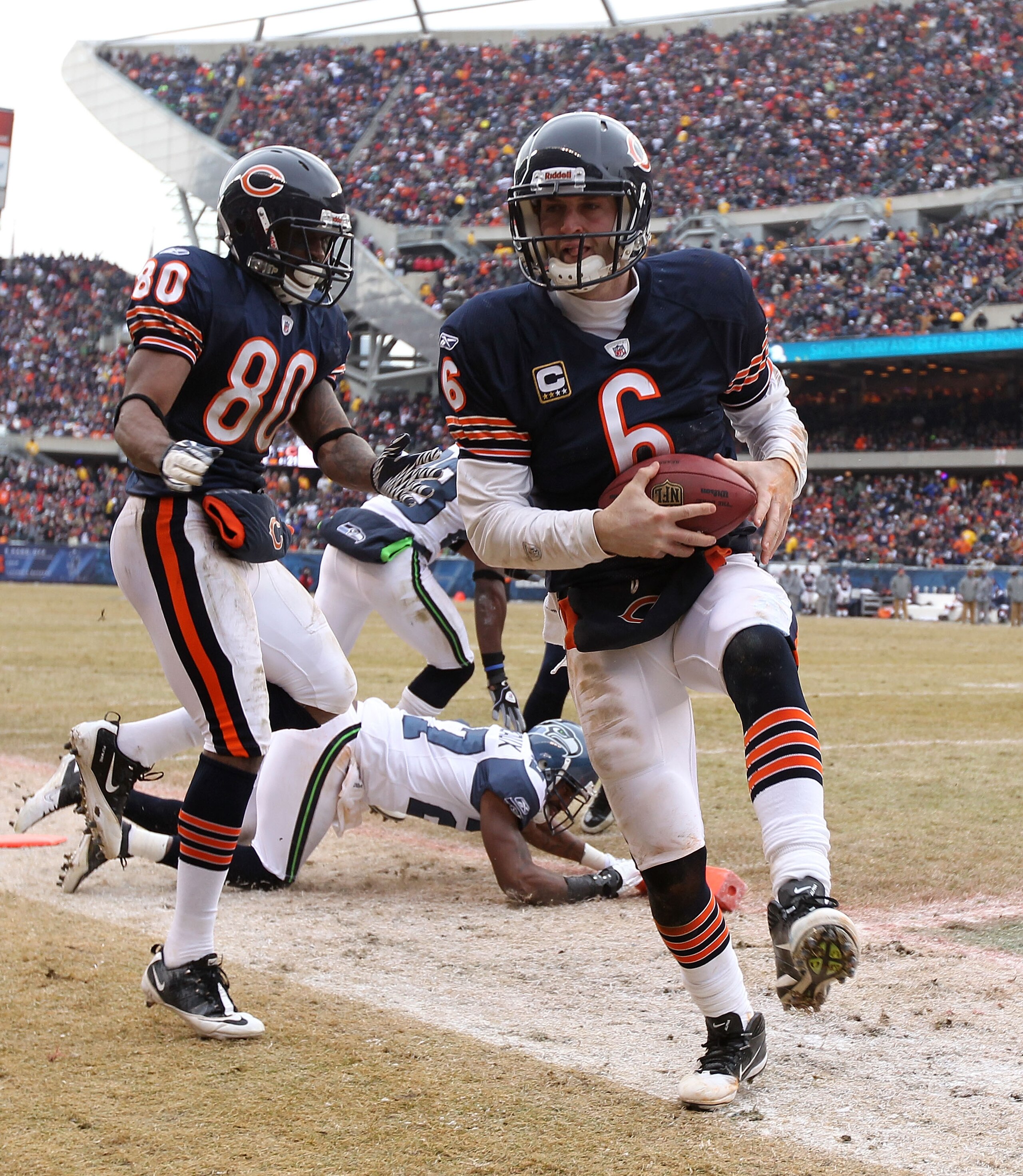 CHICAGO, IL - JANUARY 16:  Quarterback Jay Cutler #6 of the Chicago Bears scores on a nine-yard touchdown run in the third quarter against the Seattle Seahawks in the 2011 NFC divisional playoff game at Soldier Field on January 16, 2011 in Chicago, Illino