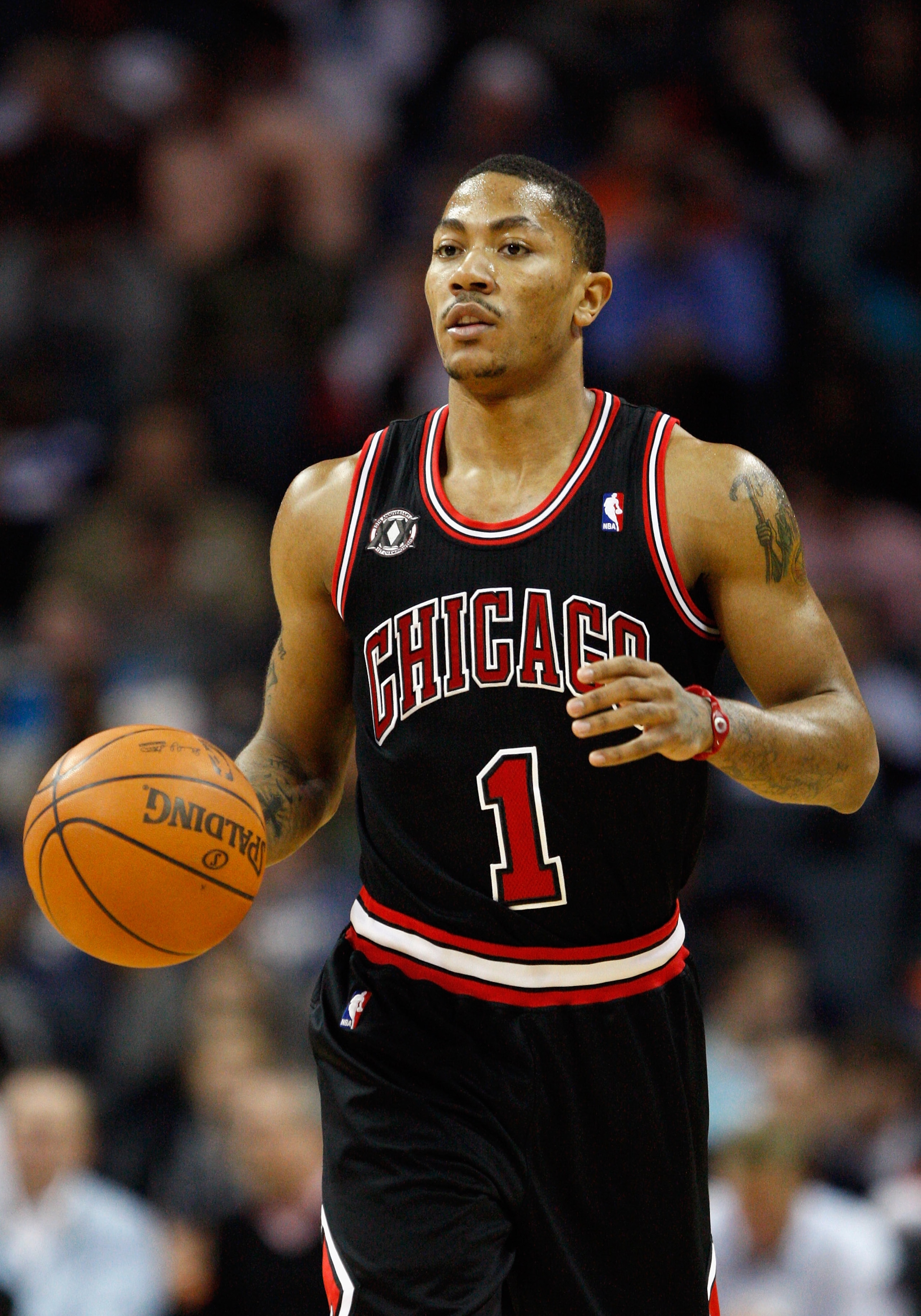 CHARLOTTE, NC - JANUARY 12:  Derrick Rose #1 of the Chicago Bulls dribbles up the court against the Charlotte Bobcats during their game at Time Warner Cable Arena on January 12, 2011 in Charlotte, North Carolina. NOTE TO USER: User expressly acknowledges