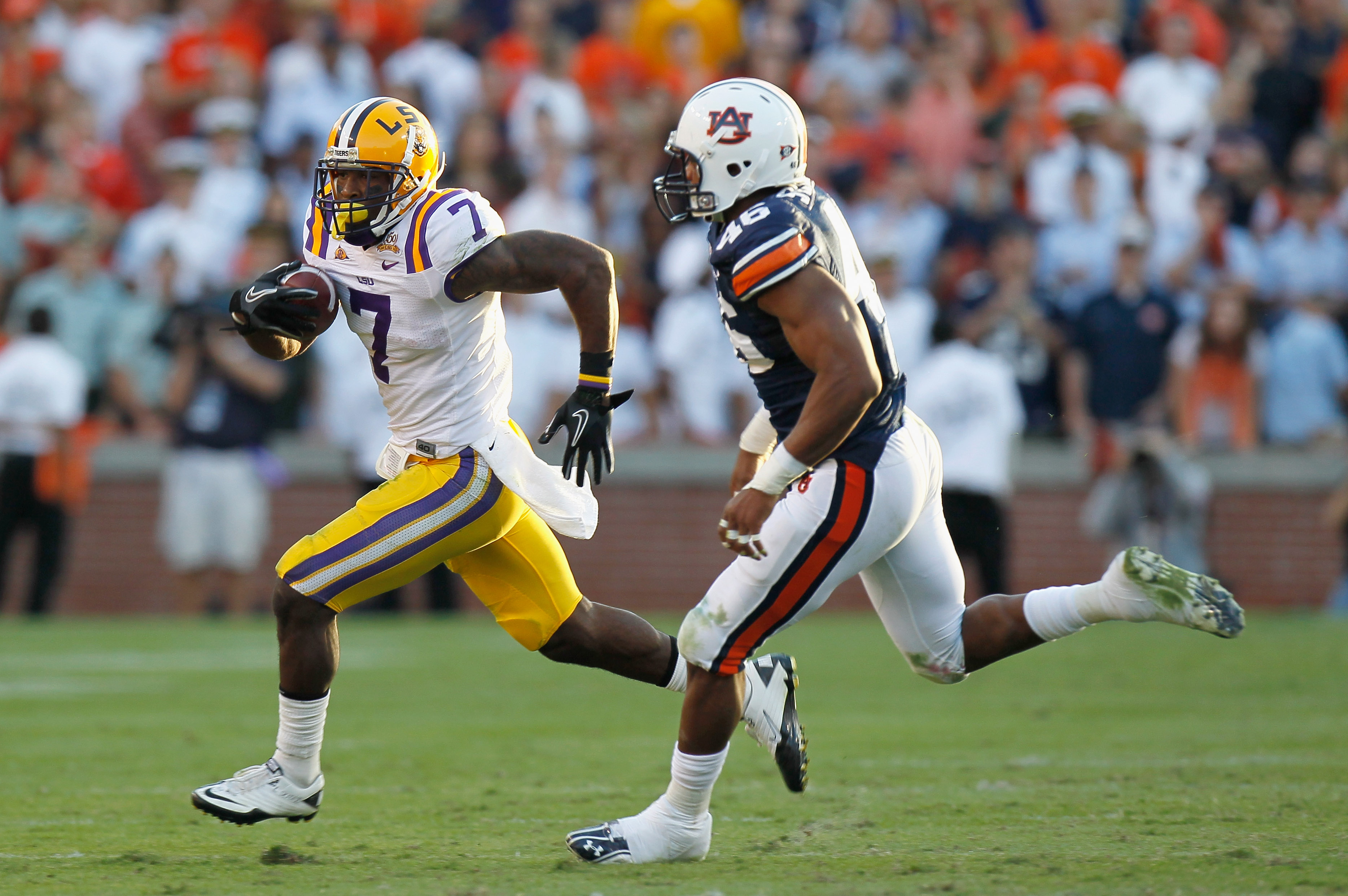 AUBURN, AL - OCTOBER 23:  Patrick Peterson #7 of the LSU Tigers against Craig Stevens #46 of the Auburn Tigers at Jordan-Hare Stadium on October 23, 2010 in Auburn, Alabama.  (Photo by Kevin C. Cox/Getty Images)