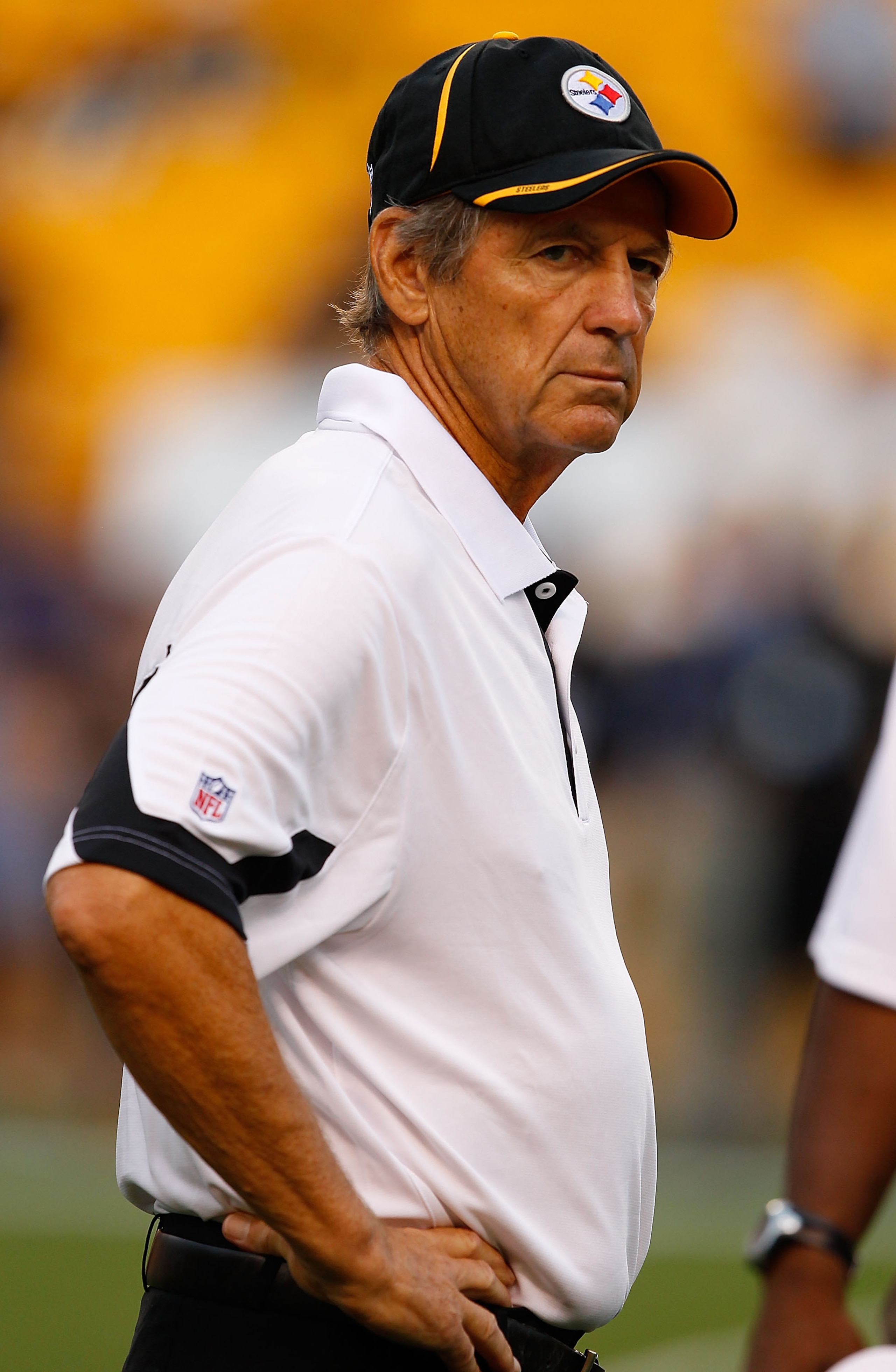 PITTSBURGH - AUGUST 14: Defensive Coordinator Dick LeBeau of the Pittsburgh Steelers walks around prior to the preseason game against the Detroit Lions on August 14, 2010 at Heinz Field in Pittsburgh, Pennsylvania. (Photo by Jared Wickerham/Getty Image PITTSBURGH - AUGUST 14: Defensive Coordinator Dick LeBeau of the Pittsburgh Steelers walks around prior to the preseason game against the Detroit Lions on August 14, 2010 at Heinz Field in Pittsburgh, Pennsylvania. (Photo by Jared Wickerham/Getty Image