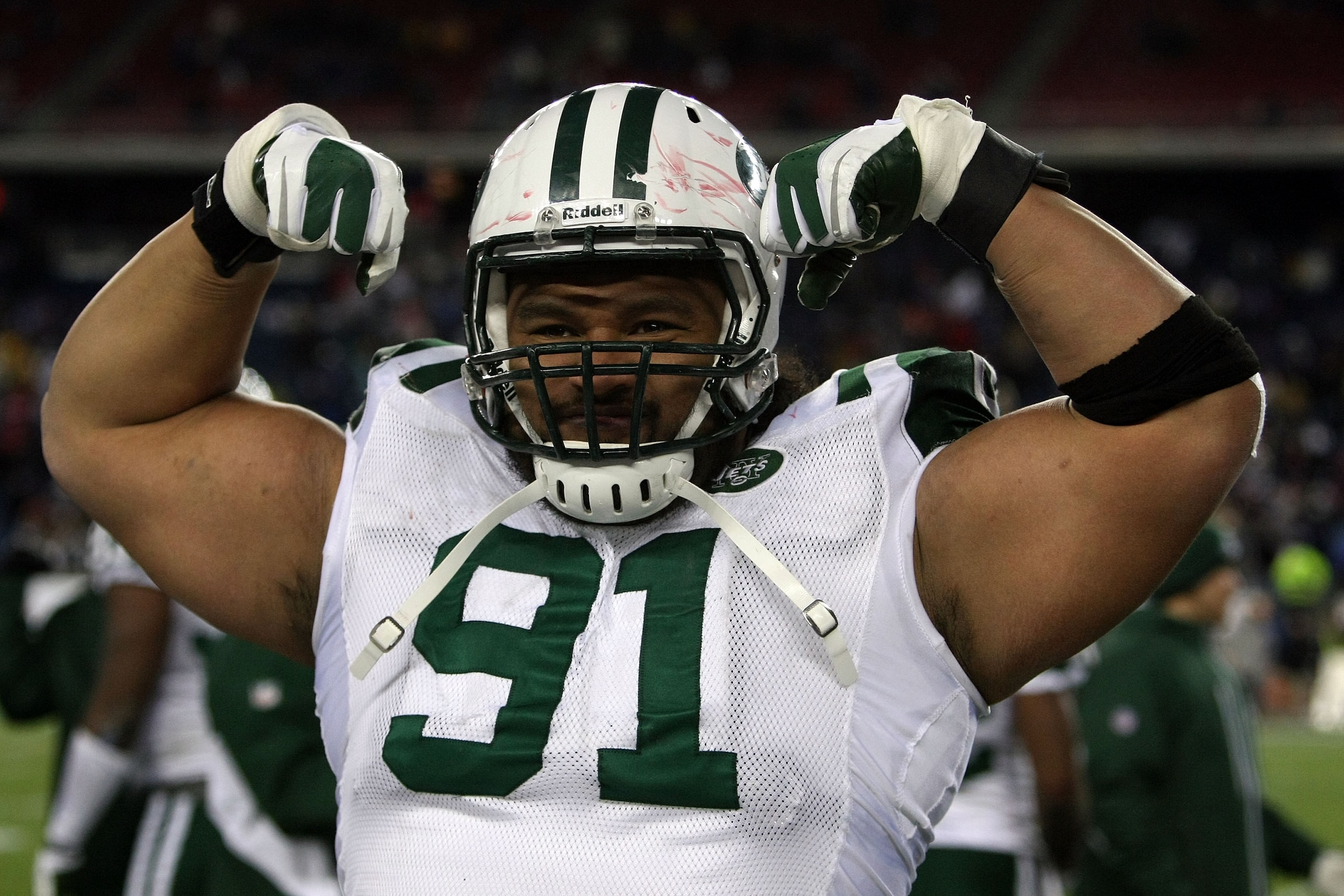 FOXBORO, MA - JANUARY 16: Sione Pouha #91 of the New York Jets celebrates on his way to defeating the New England Patriots 28 to 21 victory over the New England Patriots during their 2011 AFC divisional playoff game at Gillette Stadium on January 16, 201 FOXBORO, MA - JANUARY 16: Sione Pouha #91 of the New York Jets celebrates on his way to defeating the New England Patriots 28 to 21 victory over the New England Patriots during their 2011 AFC divisional playoff game at Gillette Stadium on January 16, 201
