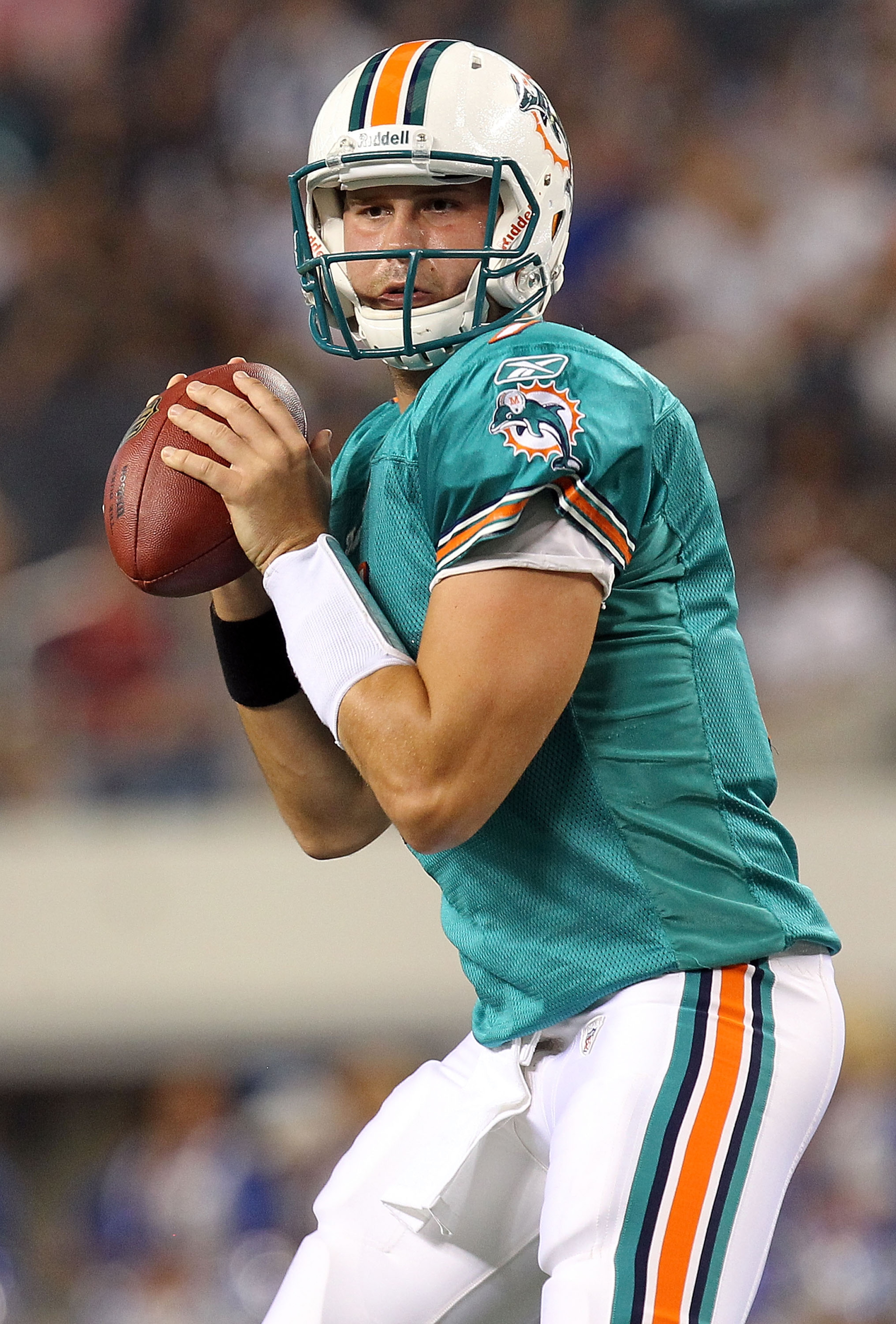 ARLINGTON, TX - SEPTEMBER 02:  Quarterback Chad Henne #7 of the Miami Dolphins drops back to pass against the Dallas Cowboys during a preseason game at Cowboys Stadium on September 2, 2010 in Arlington, Texas.  (Photo by Ronald Martinez/Getty Images)