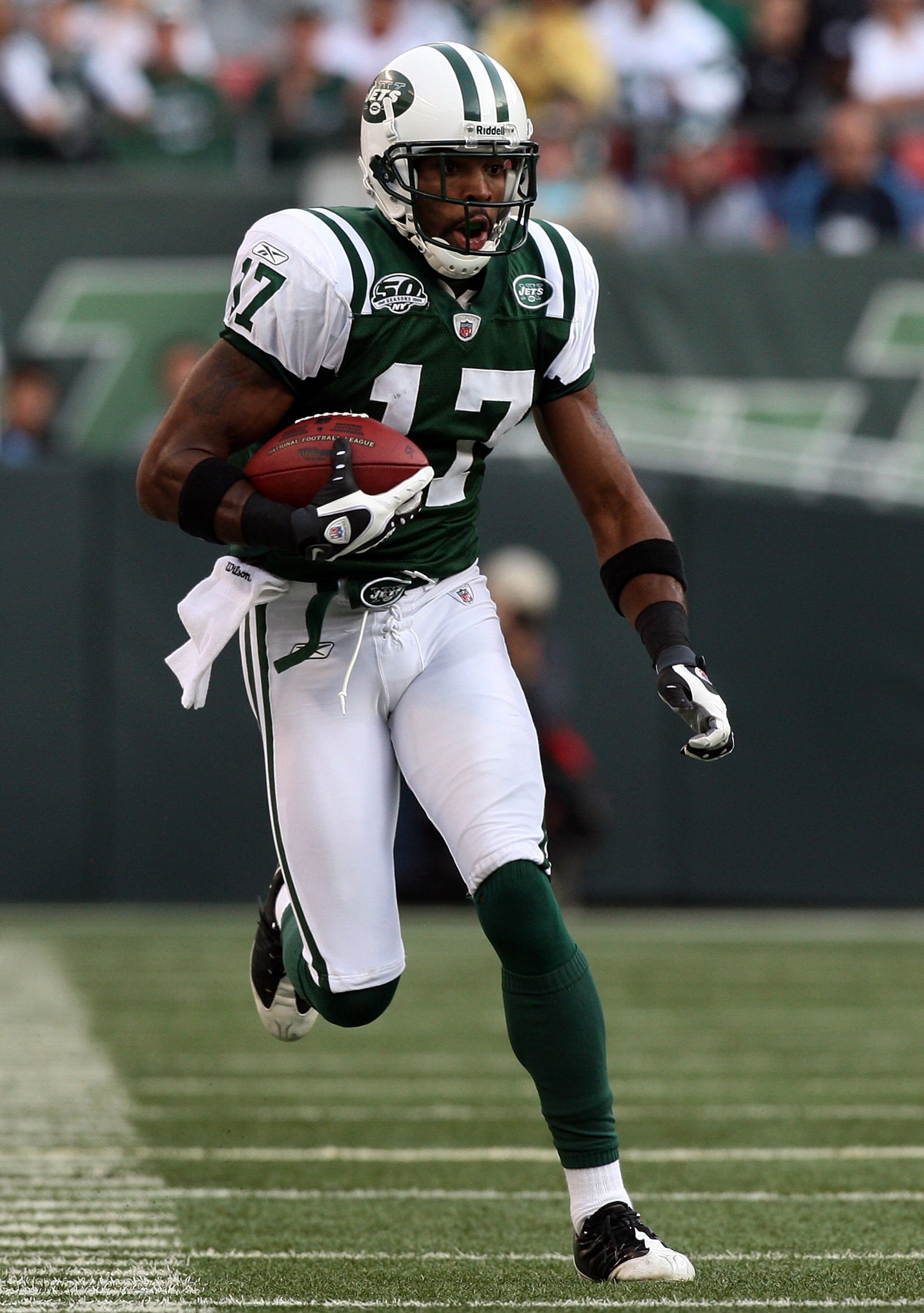 EAST RUTHERFORD, NJ - NOVEMBER 15:  Braylon Edwards #17 of the New York Jets runs the ball against the Jacksonville Jaguars on November 15, 2009 at Giants Stadium in East Rutherford, New Jersey. Jacksonville defeated the Jets 24-22.  (Photo by Jim McIsaac