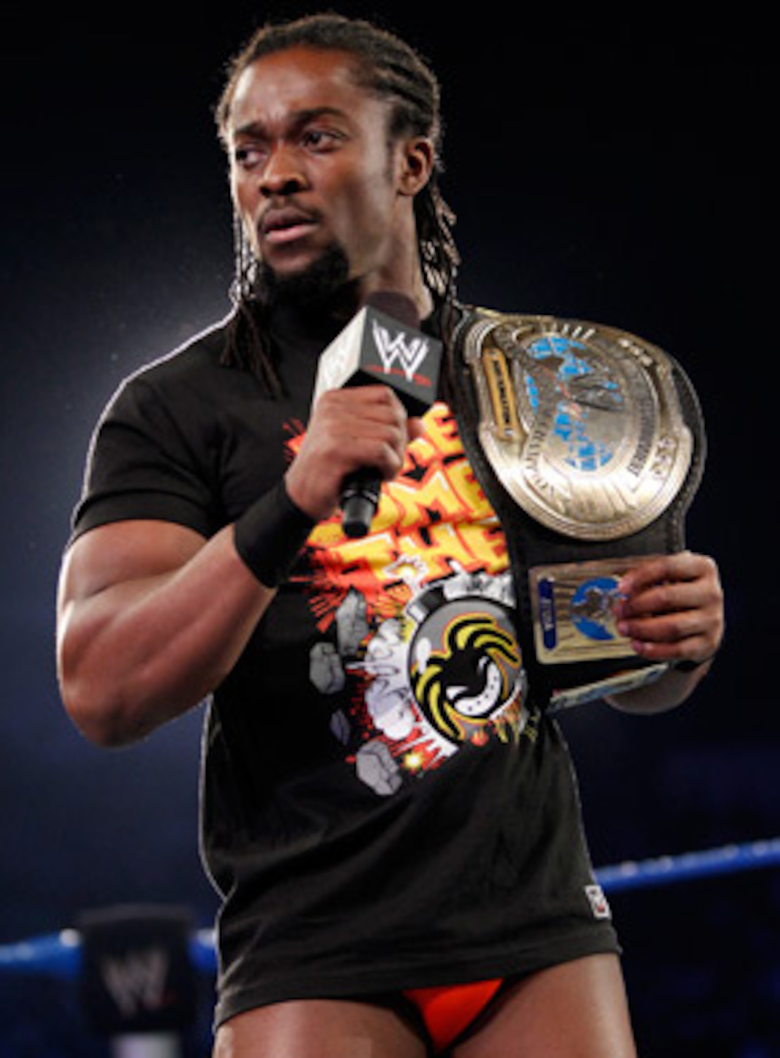 Kofi Kingston with the Intercontinetal title, photo copyright to WWE.com