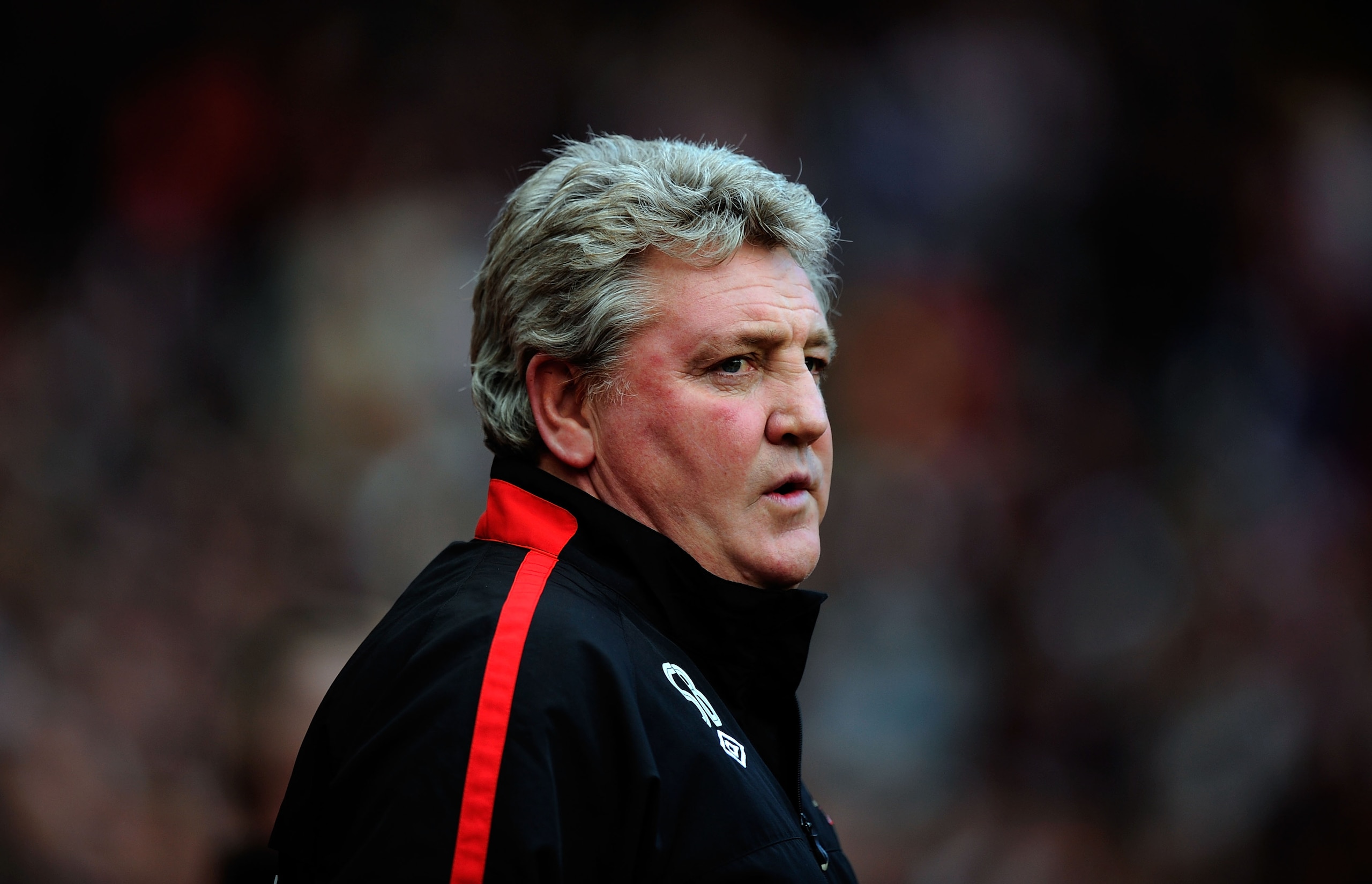SUNDERLAND, ENGLAND - JANUARY 16: Sunderland manager Steve Bruce looks on before the Barclays Premier League match between Sunderland and Newcastle United at Stadium of Light on January 16, 2011 in Sunderland, England.  (Photo by Stu Forster/Getty Images)
