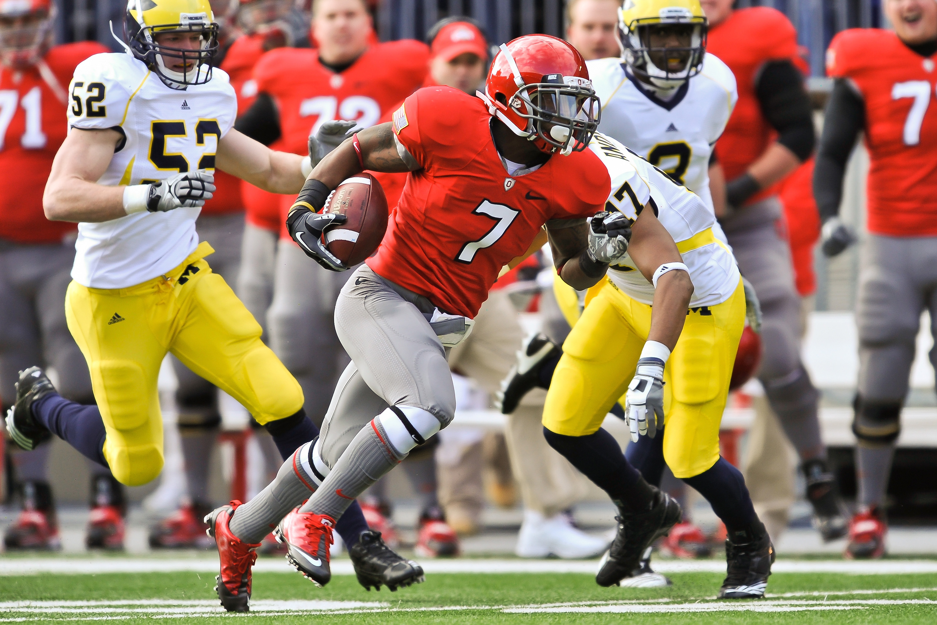 COLUMBUS, OH - NOVEMBER 27:  Jordan Hall #7 of the Ohio State Buckeyes returns a kickoff against the Michigan Wolverines at Ohio Stadium on November 27, 2010 in Columbus, Ohio.  (Photo by Jamie Sabau/Getty Images)