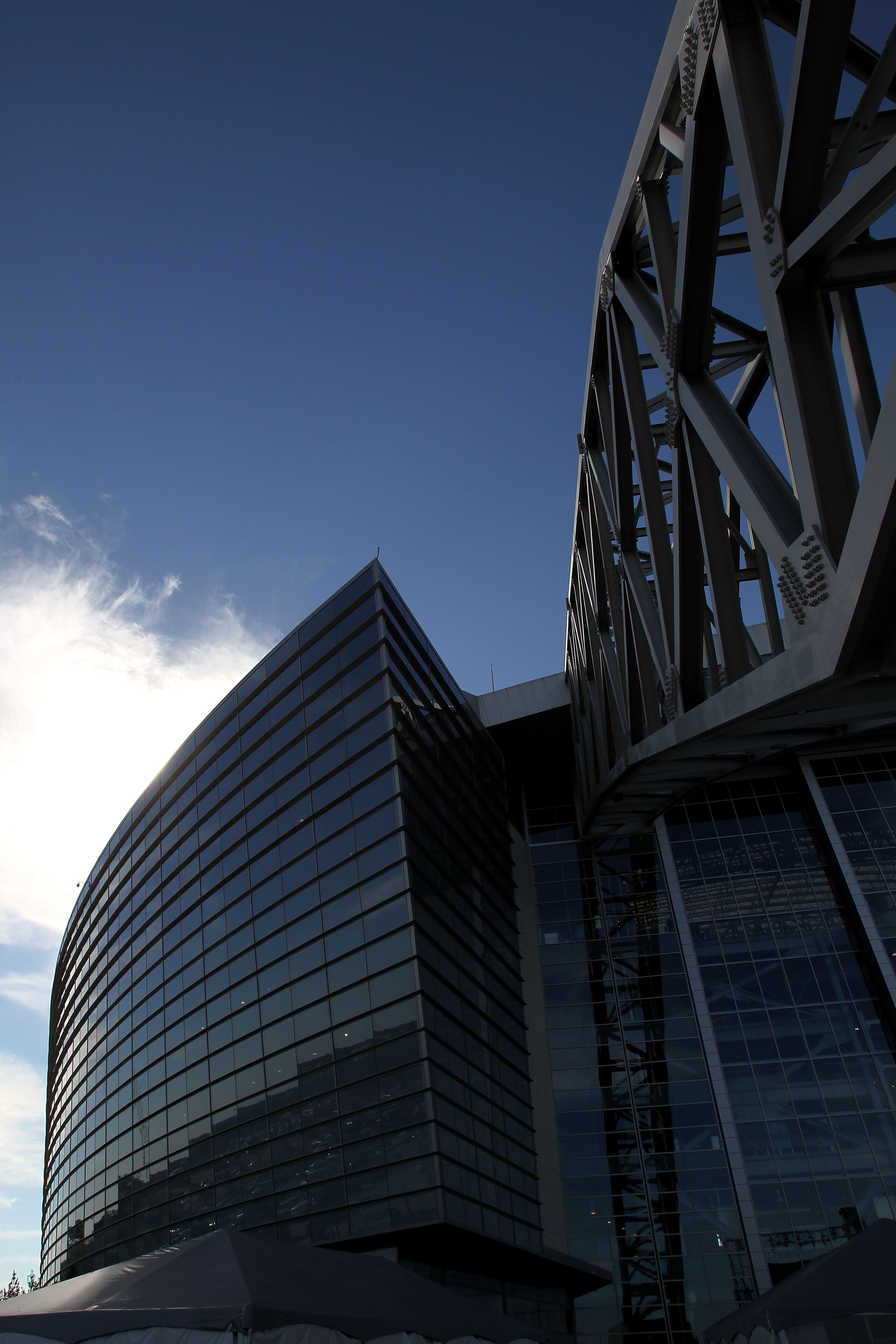 ARLINGTON, TX - OCTOBER 31:  A general exterior view of Cowboys Stadium while the Dallas Cowboys play against the Jacksonville Jaguars at Cowboys Stadium on October 31, 2010 in Arlington, Texas.  (Photo by Ronald Martinez/Getty Images)