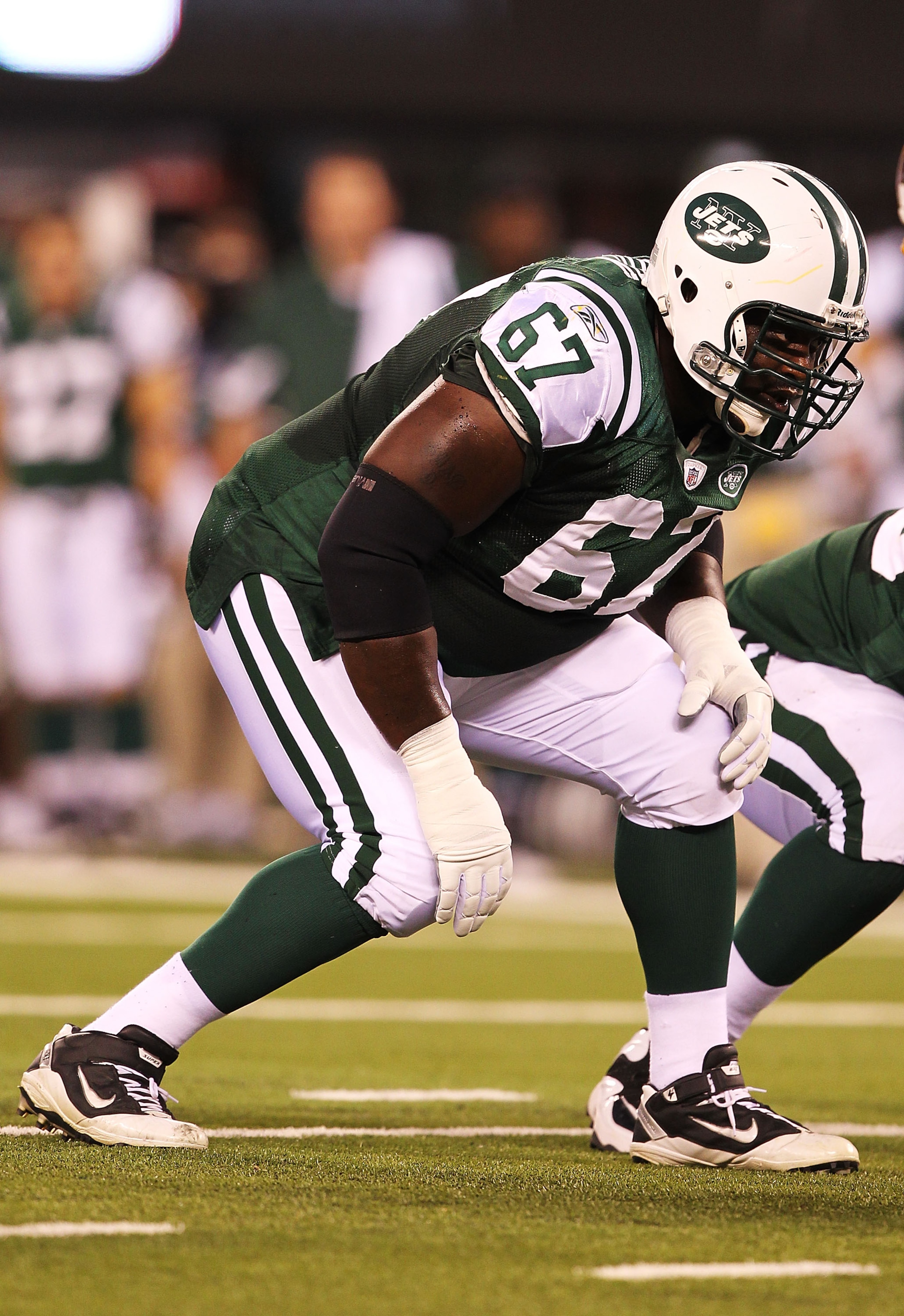 EAST RUTHERFORD, NJ - AUGUST 27:  Damien Woody #67 of the New York Jets in action against the Washington Redskins  during their preseason game on August 27, 2010 at the New Meadowlands Stadium  in East Rutherford, New Jersey.  (Photo by Al Bello/Getty Ima