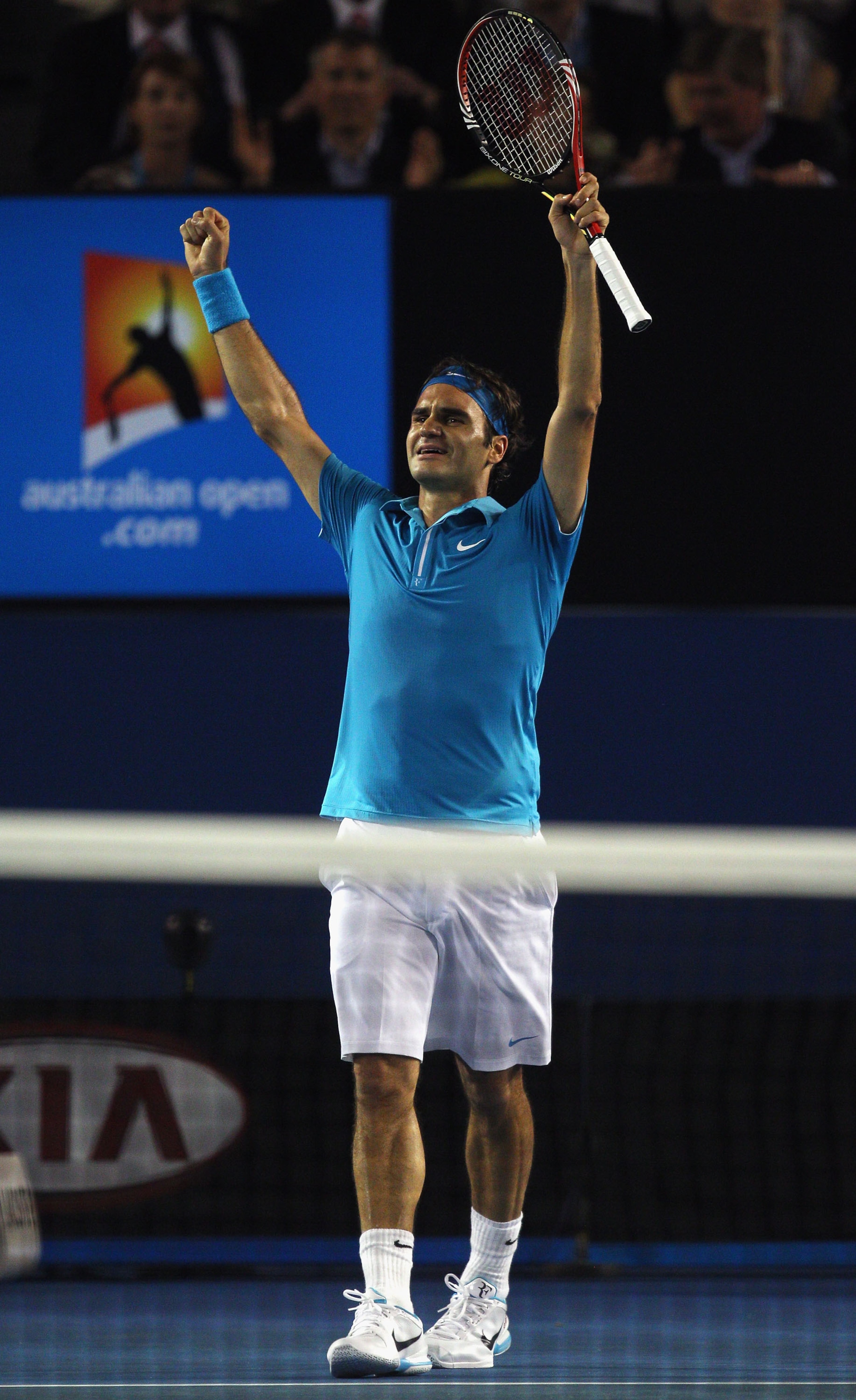 MELBOURNE, AUSTRALIA - JANUARY 31: Roger Federer of Switzerland celebrates championship point in his men's final match against Andy Murray of Great Britain during day fourteen of the 2010 Australian Open at Melbourne Park on January 31, 2010 in Melbourne MELBOURNE, AUSTRALIA - JANUARY 31: Roger Federer of Switzerland celebrates championship point in his men's final match against Andy Murray of Great Britain during day fourteen of the 2010 Australian Open at Melbourne Park on January 31, 2010 in Melbourne