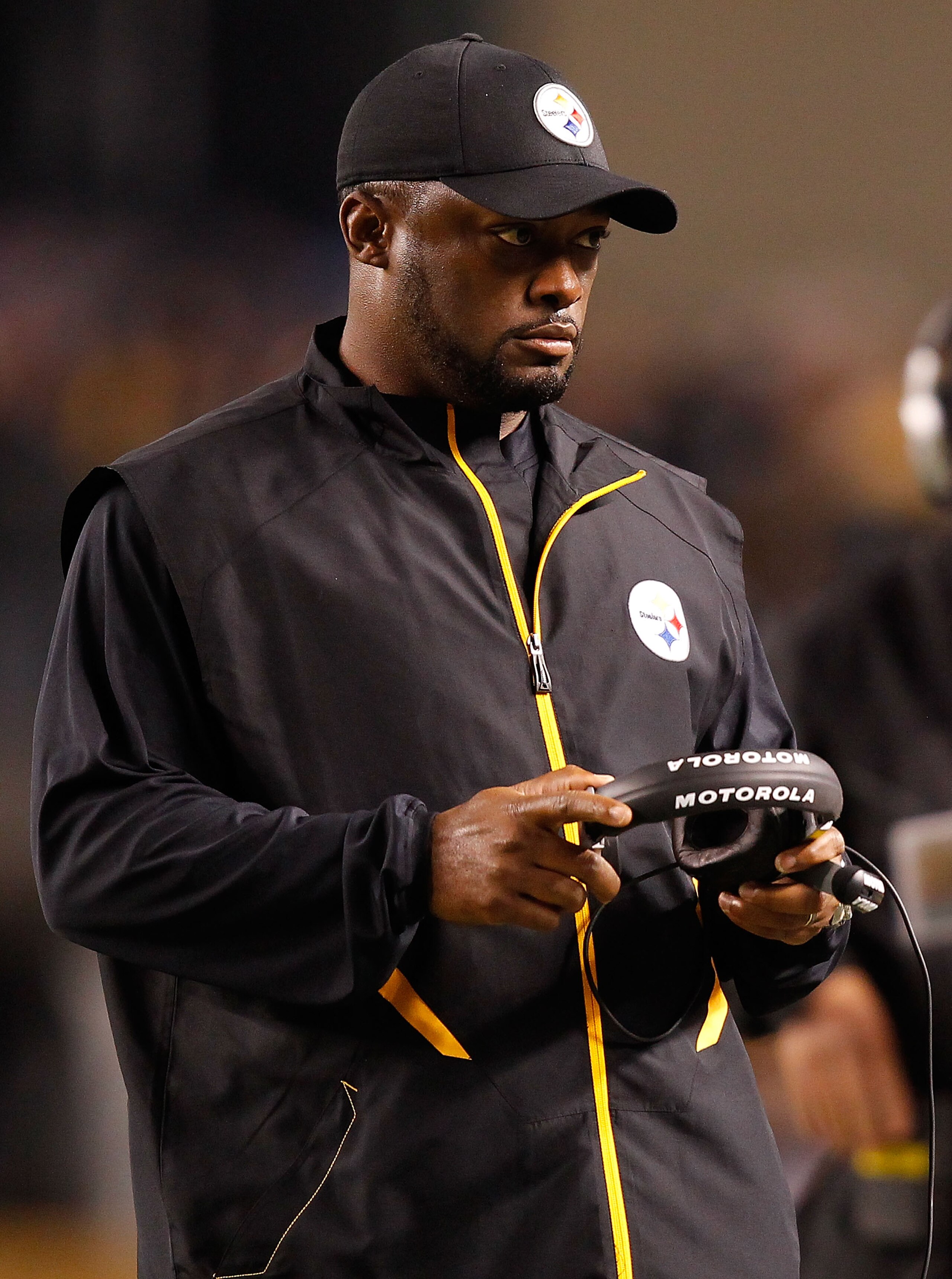 PITTSBURGH, PA - NOVEMBER 14: Head coach Mike Tomlin of the Pittsburgh Steelers talks to the referees during the game against the New England Patriots on November 14, 2010 at Heinz Field in Pittsburgh, Pennsylvania. (Photo by Jared Wickerham/Getty Image PITTSBURGH, PA - NOVEMBER 14: Head coach Mike Tomlin of the Pittsburgh Steelers talks to the referees during the game against the New England Patriots on November 14, 2010 at Heinz Field in Pittsburgh, Pennsylvania. (Photo by Jared Wickerham/Getty Image