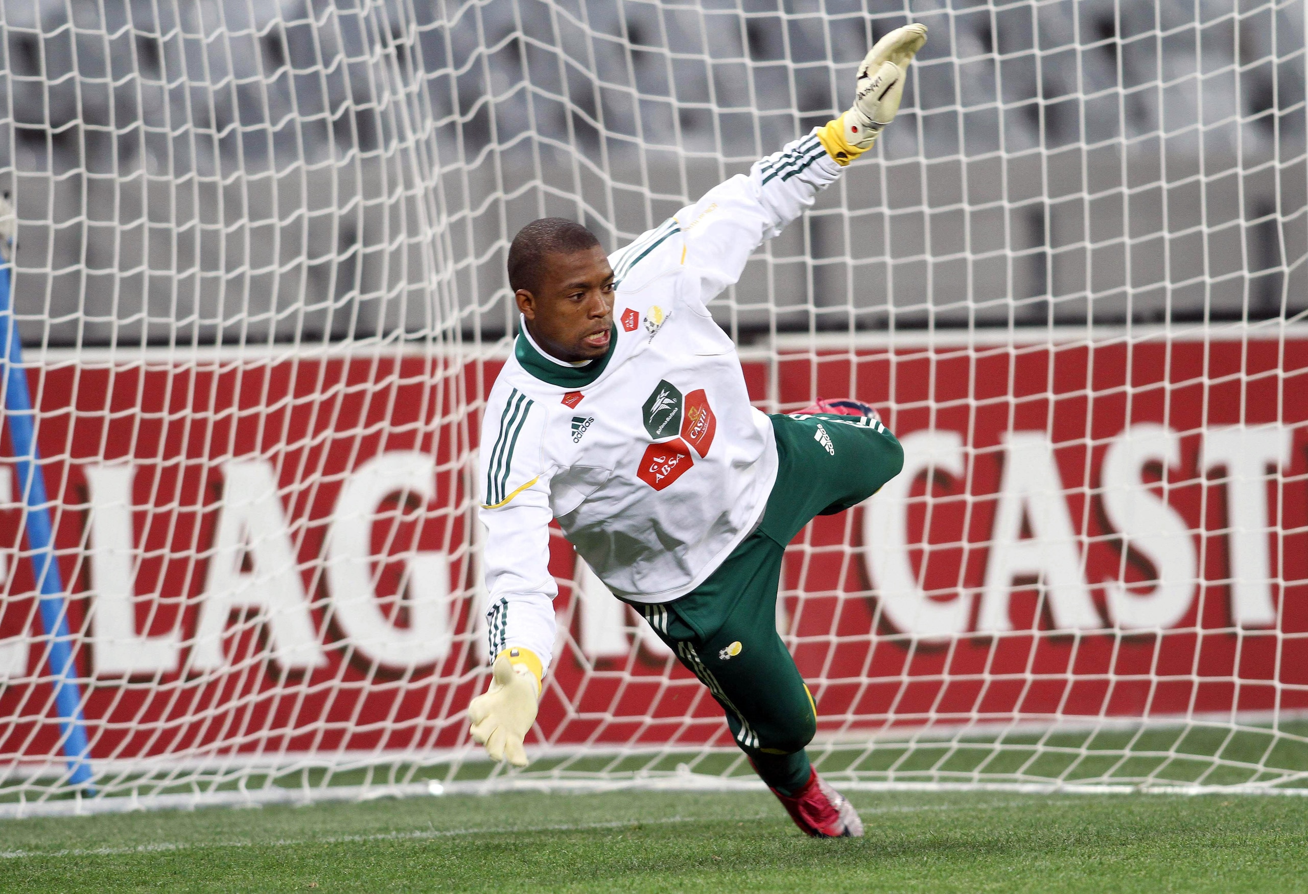 CAPE TOWN, SOUTH AFRICA - NOVEMBER 16, Goalkeeper Itumeleng Khune  during the South Africa soccer team training session from Cape Town Stadium on November 16, 2010 in Cape Town, South Africa. (Photo by Shaun Roy/Gallo Images/Getty Images)