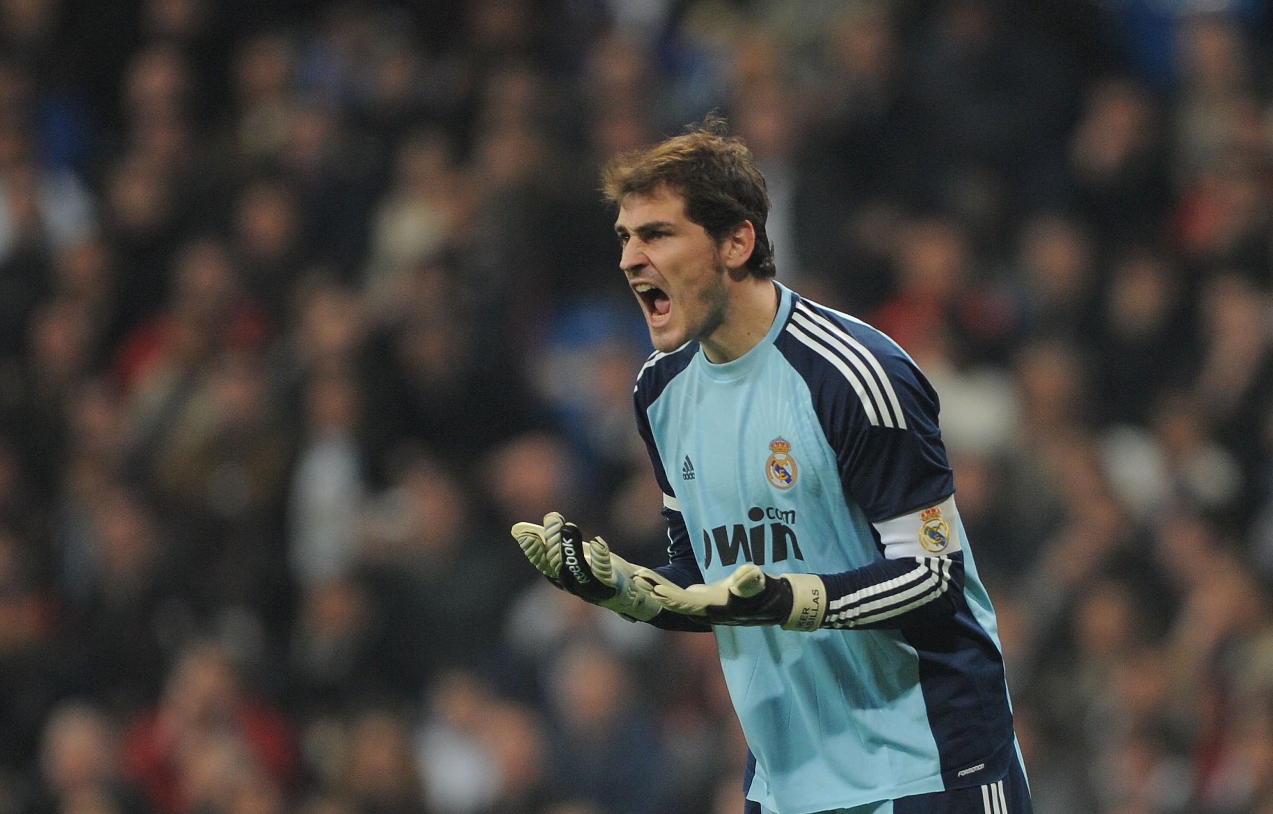 MADRID, SPAIN - JANUARY 13: Iker Casillas of Real Madrid reacts during the Copa del Rey quarter final first leg match between Real Madrid and Atletico Madrid at Estadio Santiago Bernabeu on January 13, 2011 in Madrid, Spain.  (Photo by Denis Doyle/Getty I