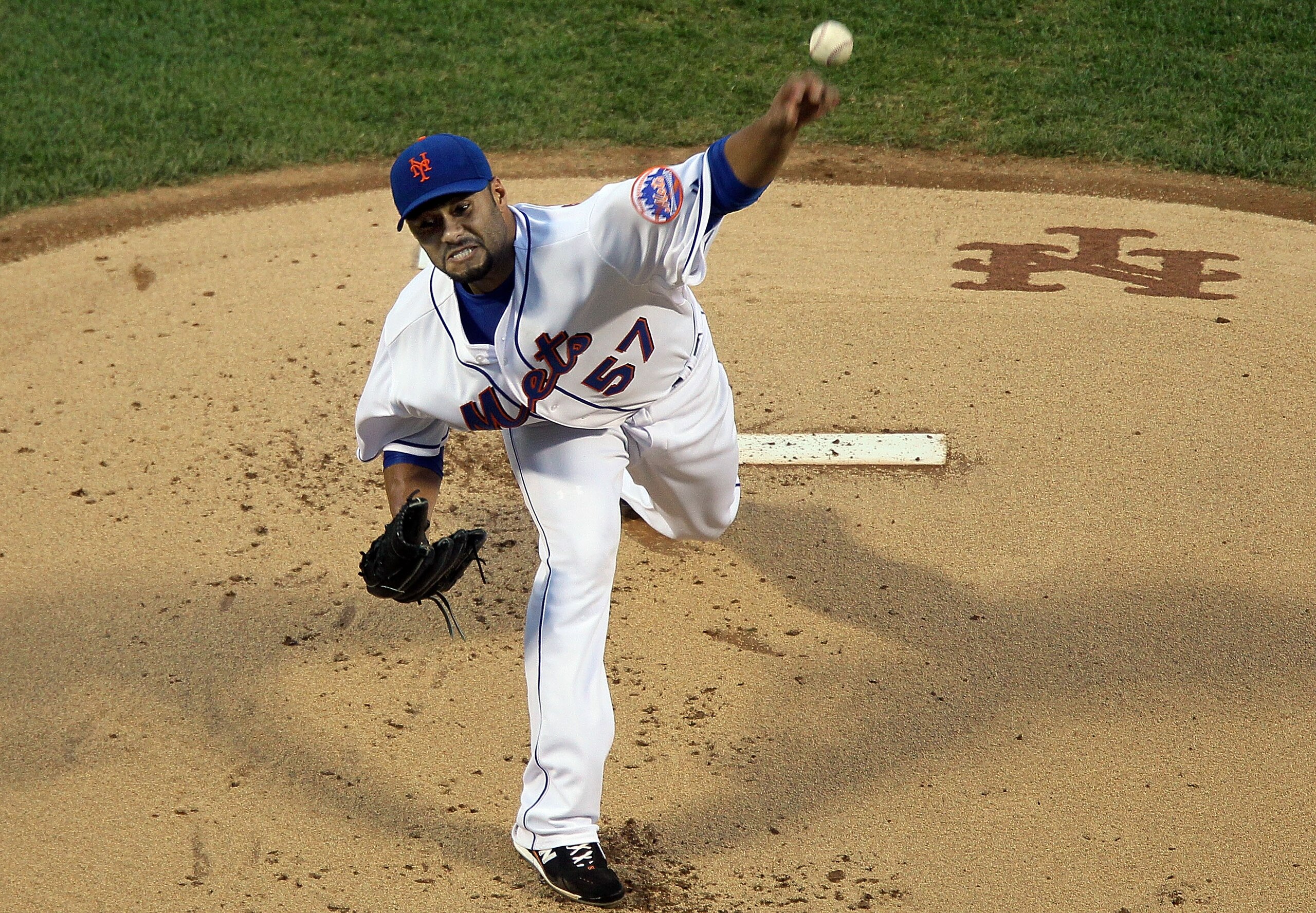NEW YORK - AUGUST 28:  Johan Santana #57 of the New York Mets delivers a pitch against the Houston Astros on August 28, 2010 at Citi Field in the Flushing neighborhood of the Queens borough of New York City.  (Photo by Jim McIsaac/Getty Images)
