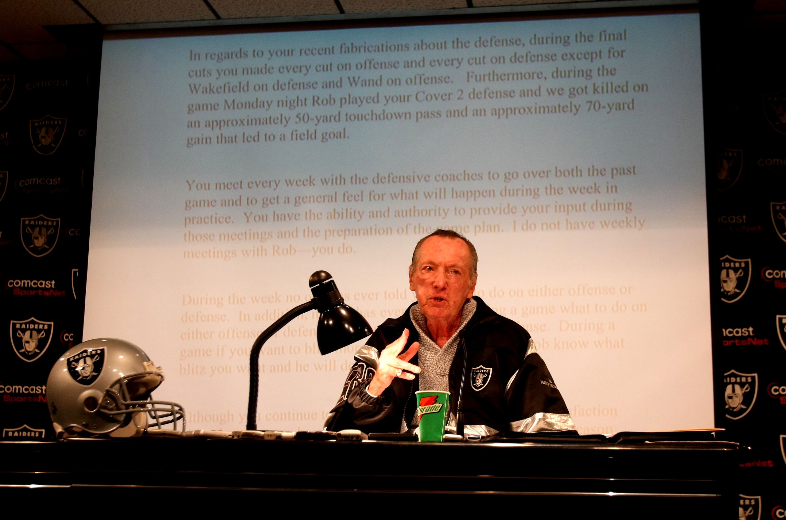 ALAMEDA, CA - SEPTEMBER 30:  Oakland Raiders owner Al Davis speaks during a press conference to announce the firing of head coach Lane Kiffin of the Oakland Raiders at the thier training facility on Septemer 30, 2008 in Alameda, California.  (Photo by Jed
