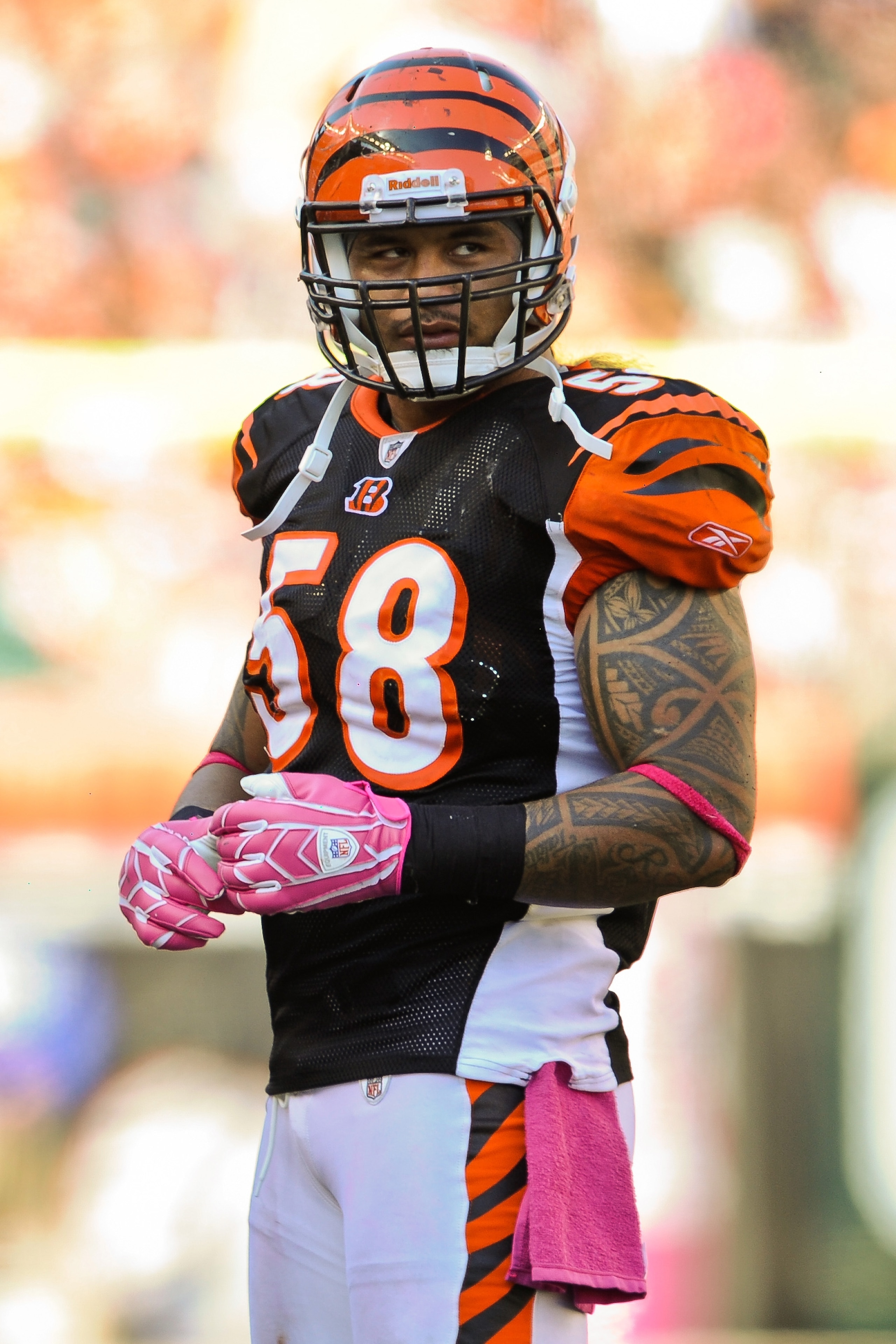 CINCINNATI, OH - OCTOBER 10: Rey Maualuga #58 of the Cincinnati Bengals takes a breather during a timeout during a game against the Tampa Bay Buccaneers at Paul Brown Stadium on October 10, 2010 in Cincinnati, Ohio. (Photo by Jamie Sabau/Getty Images)